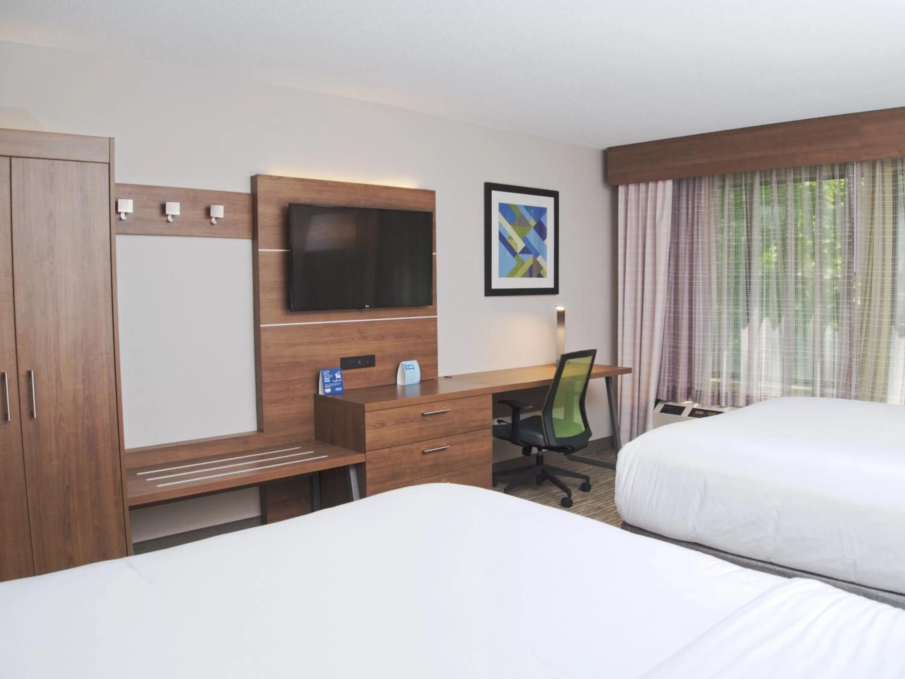 Photo of the whole room, Bed in Holiday Inn Express South Burlington by IHG