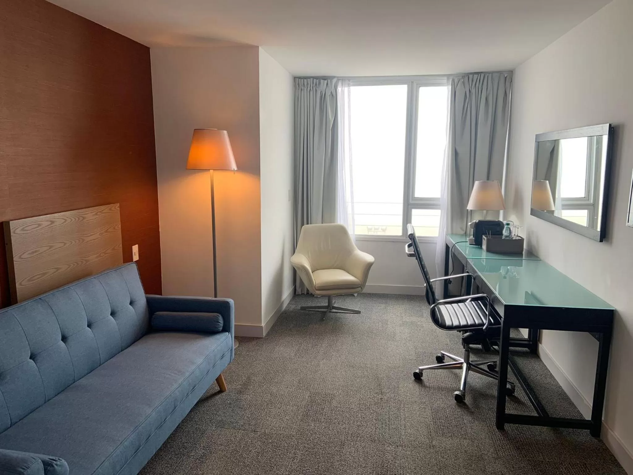 Seating area in Mercure Montevideo Punta Carretas