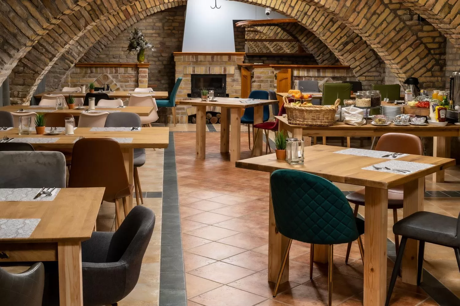 Restaurant/places to eat in Hotel Piano