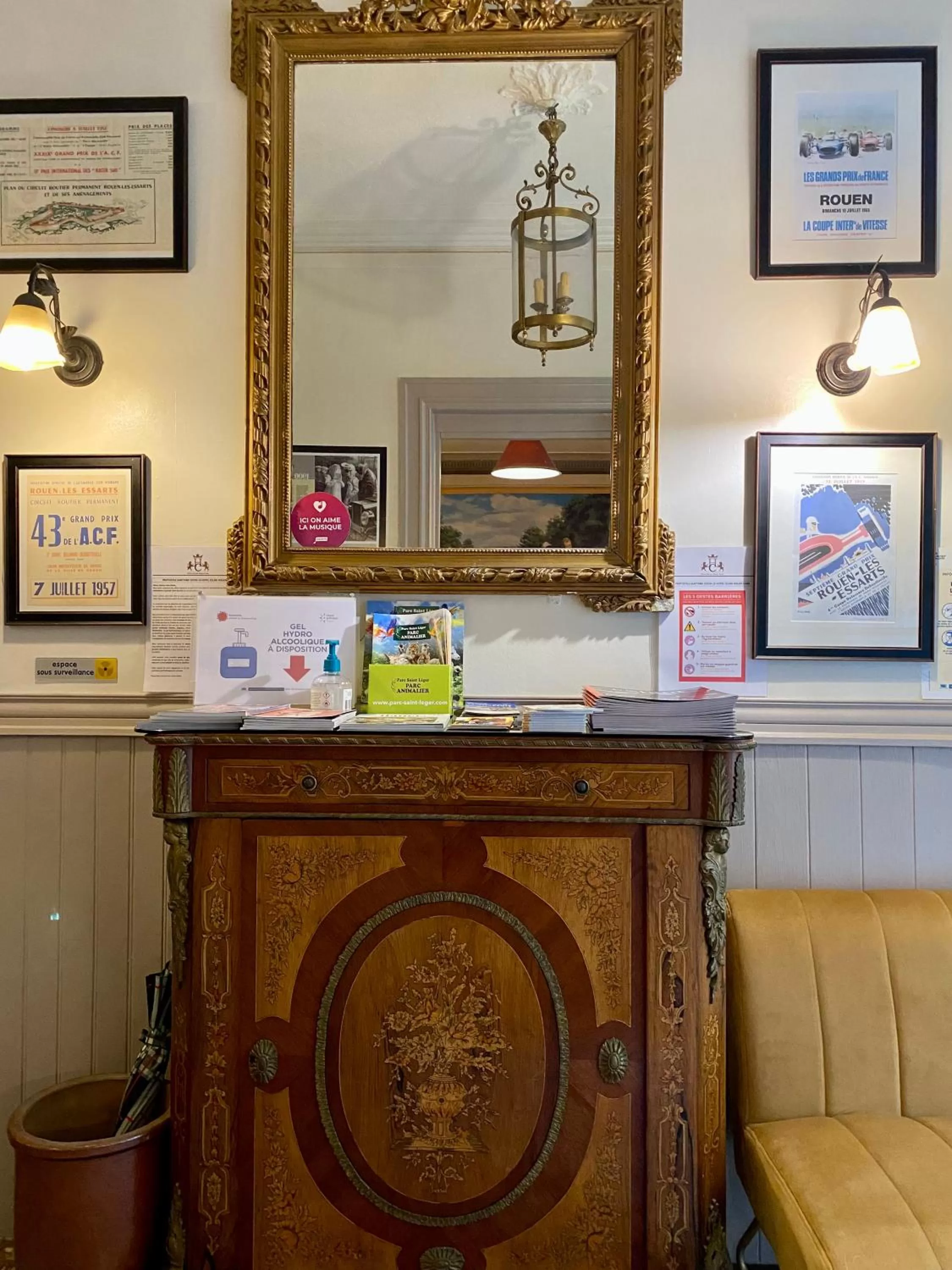 Nearby landmark, Lobby/Reception in Hôtel Céline - Hôtel de la Gare