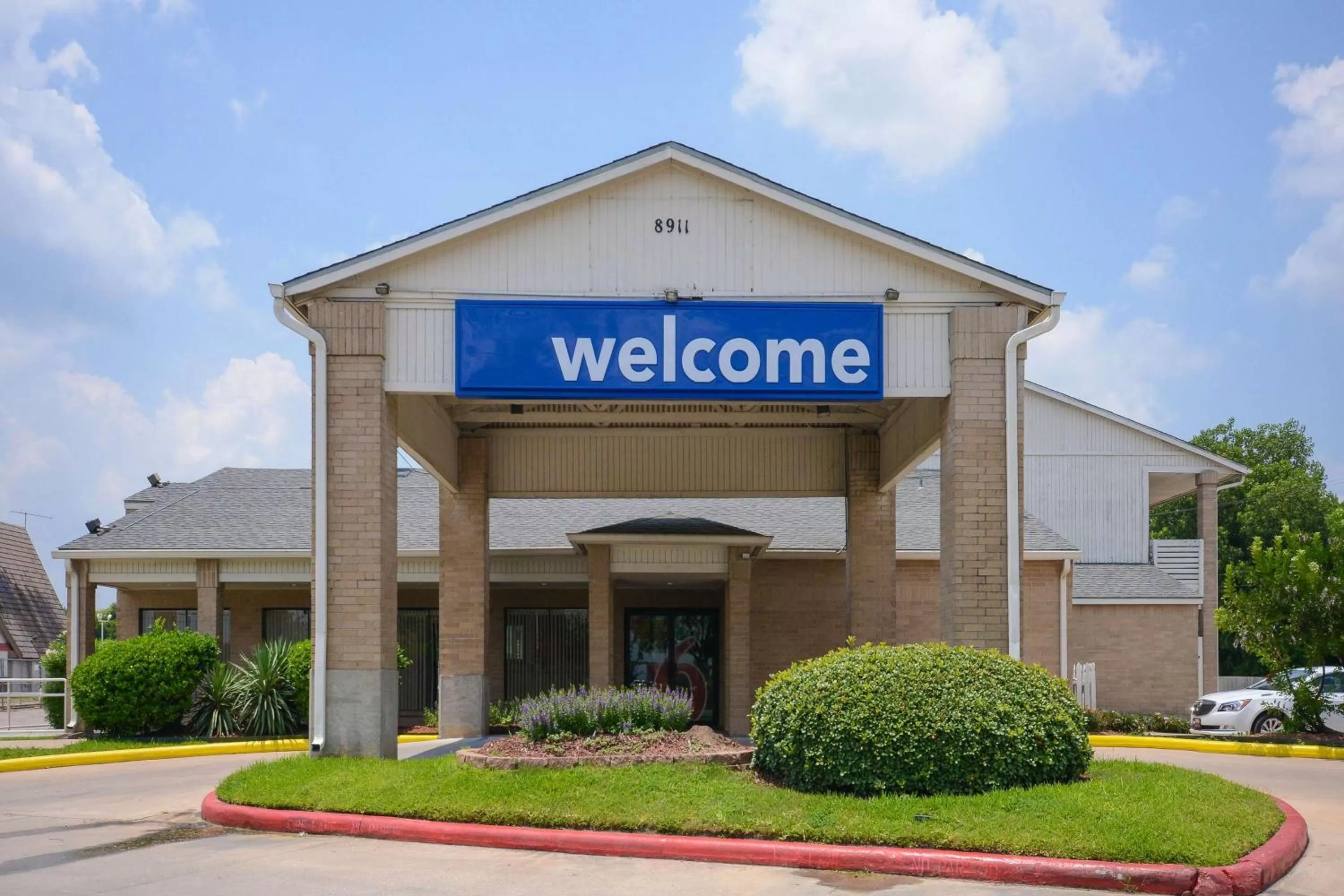 Property building in Motel 6-Baytown, TX - Baytown East