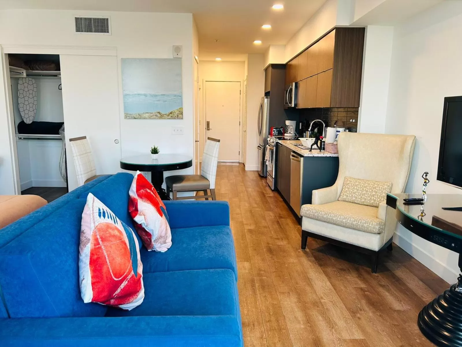 Seating Area in Gorgeous Hollywood Apts LA's Best Location and Amazing Roof Deck