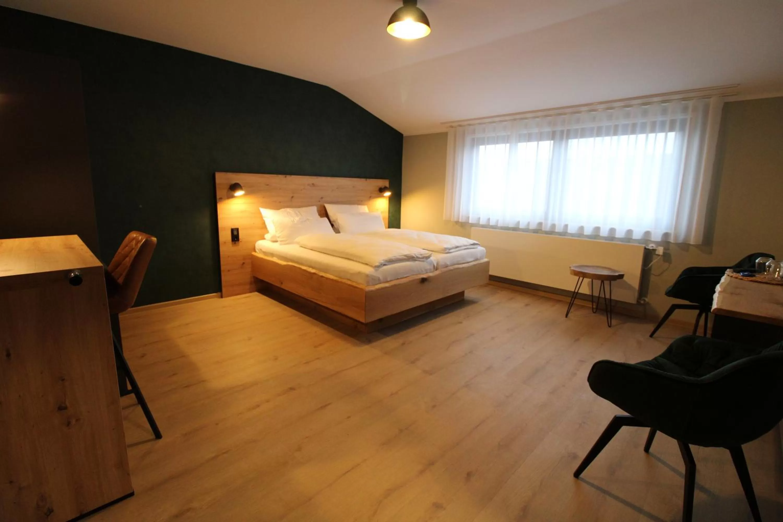 Bed in DER Hirsch Hotel