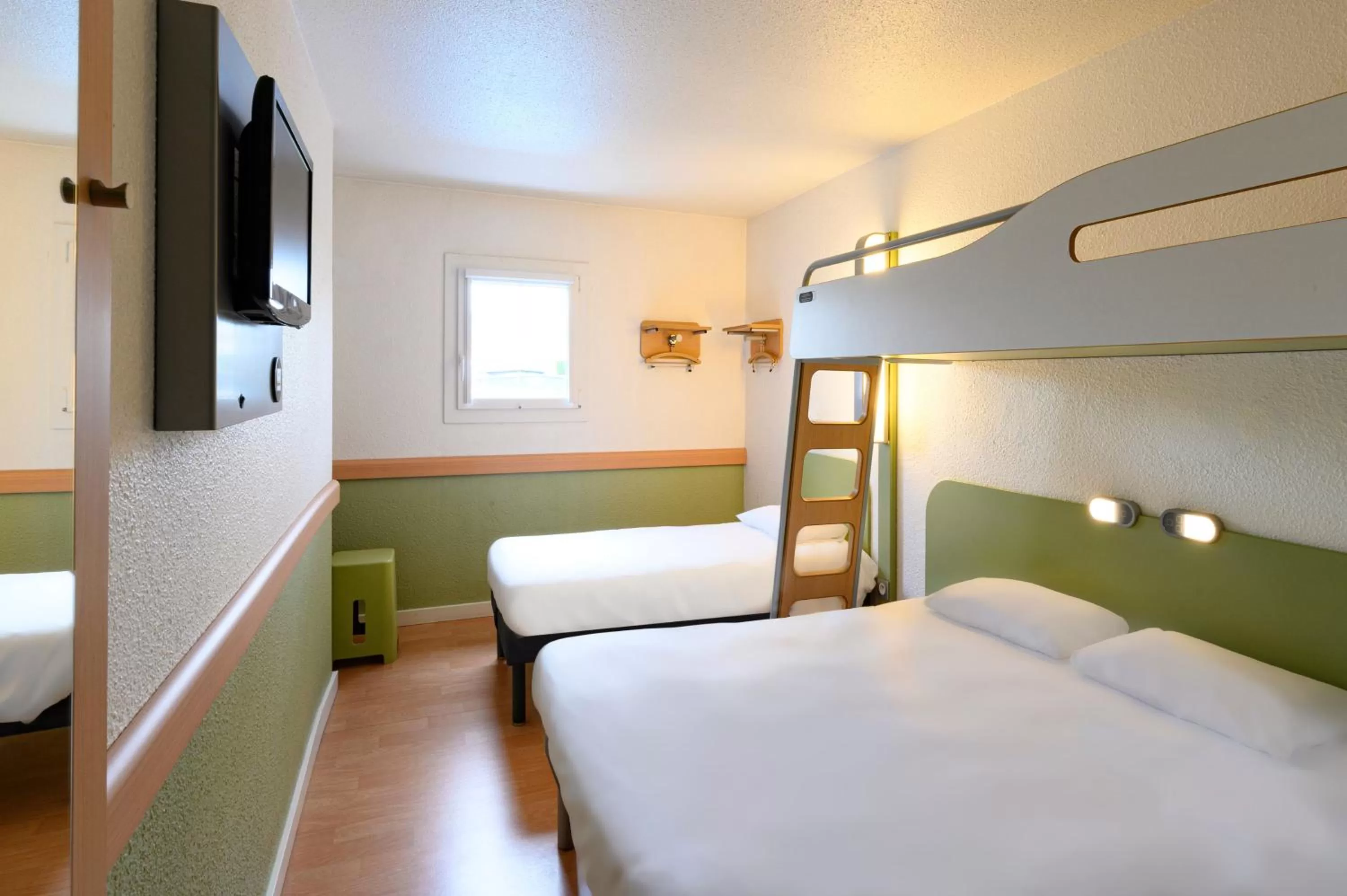 Photo of the whole room, Bed in Ibis budget Saint-Étienne stade