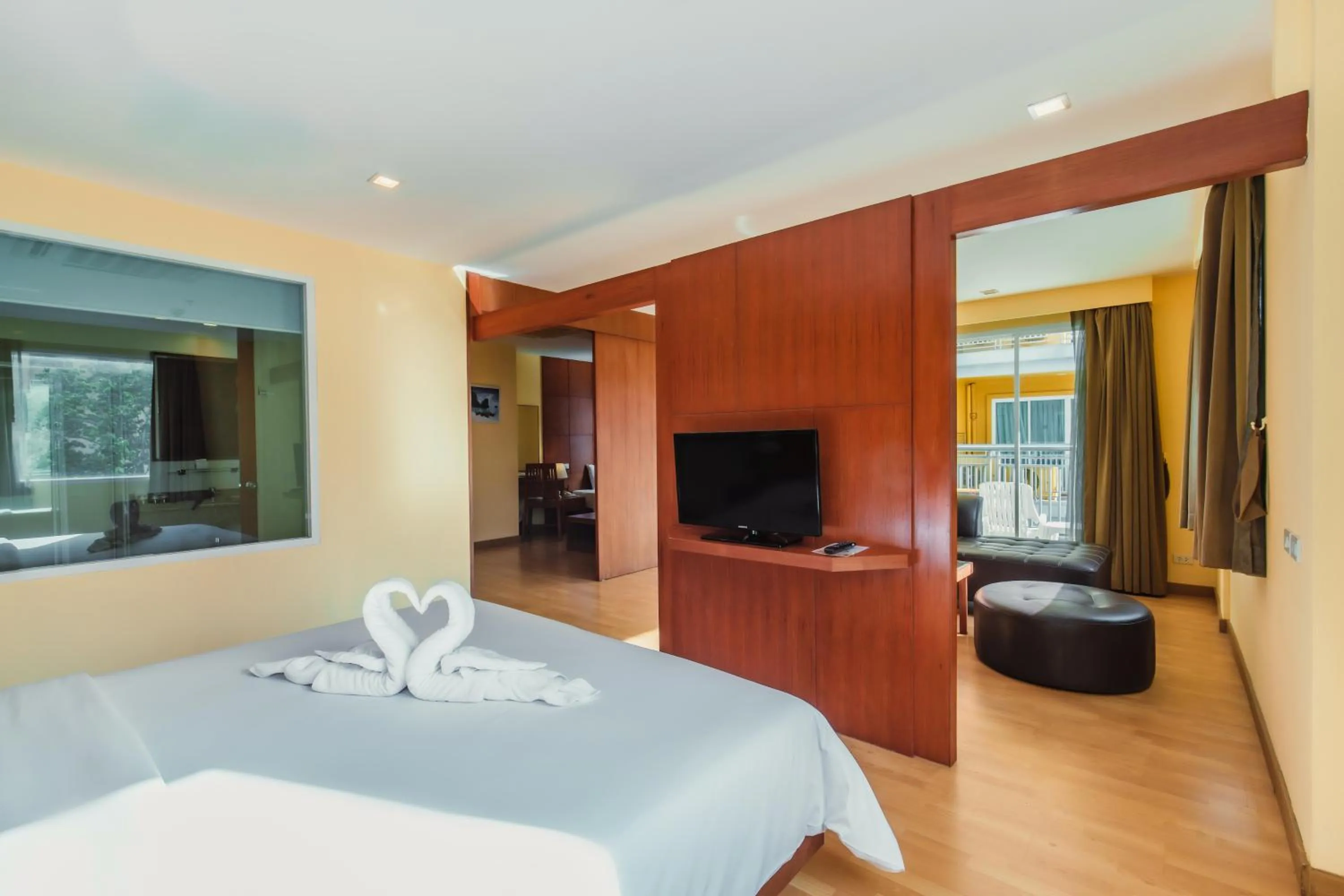 Bed in Elite Suites Patong