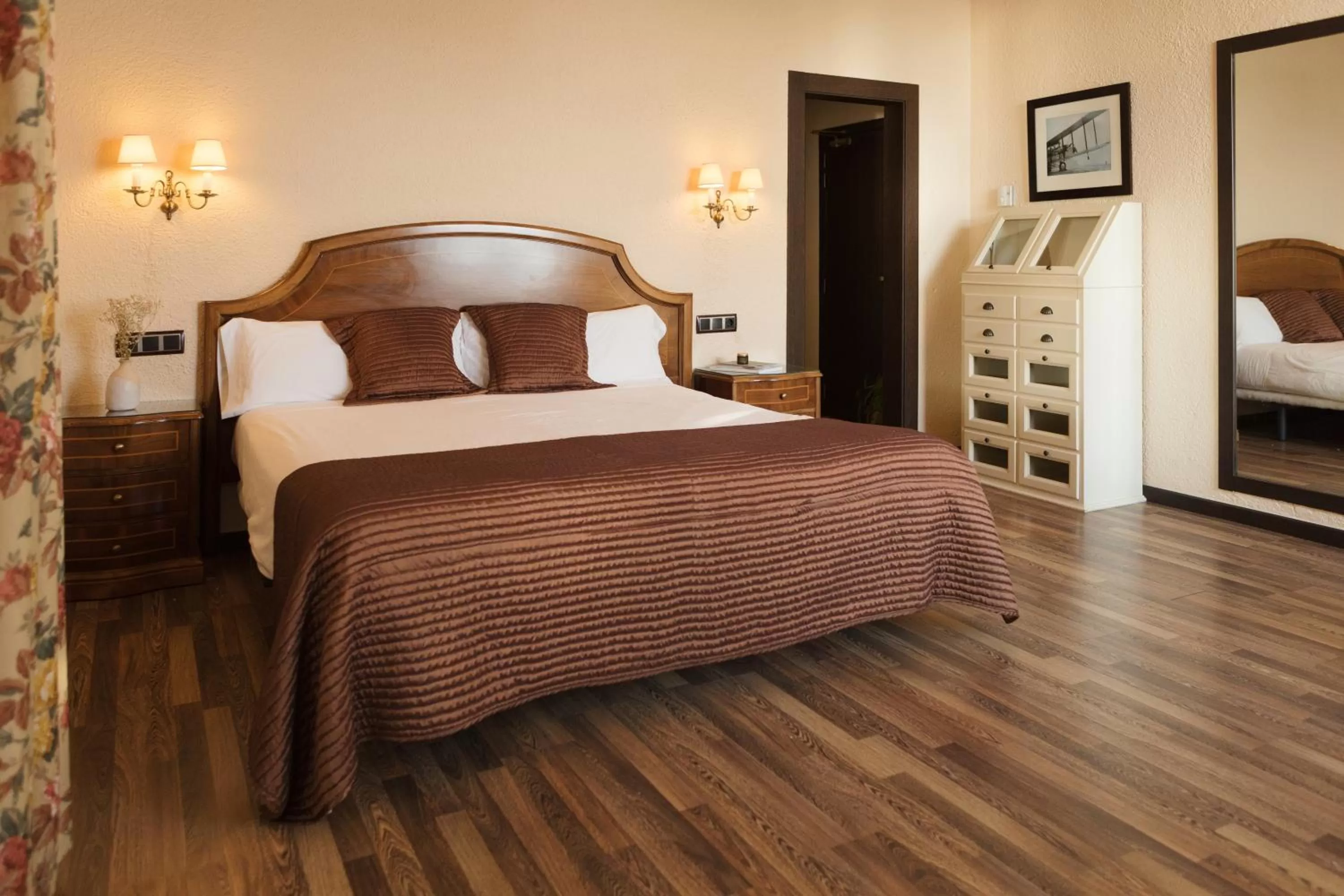 Bed in Hotel Roger de Flor by Seleqtta