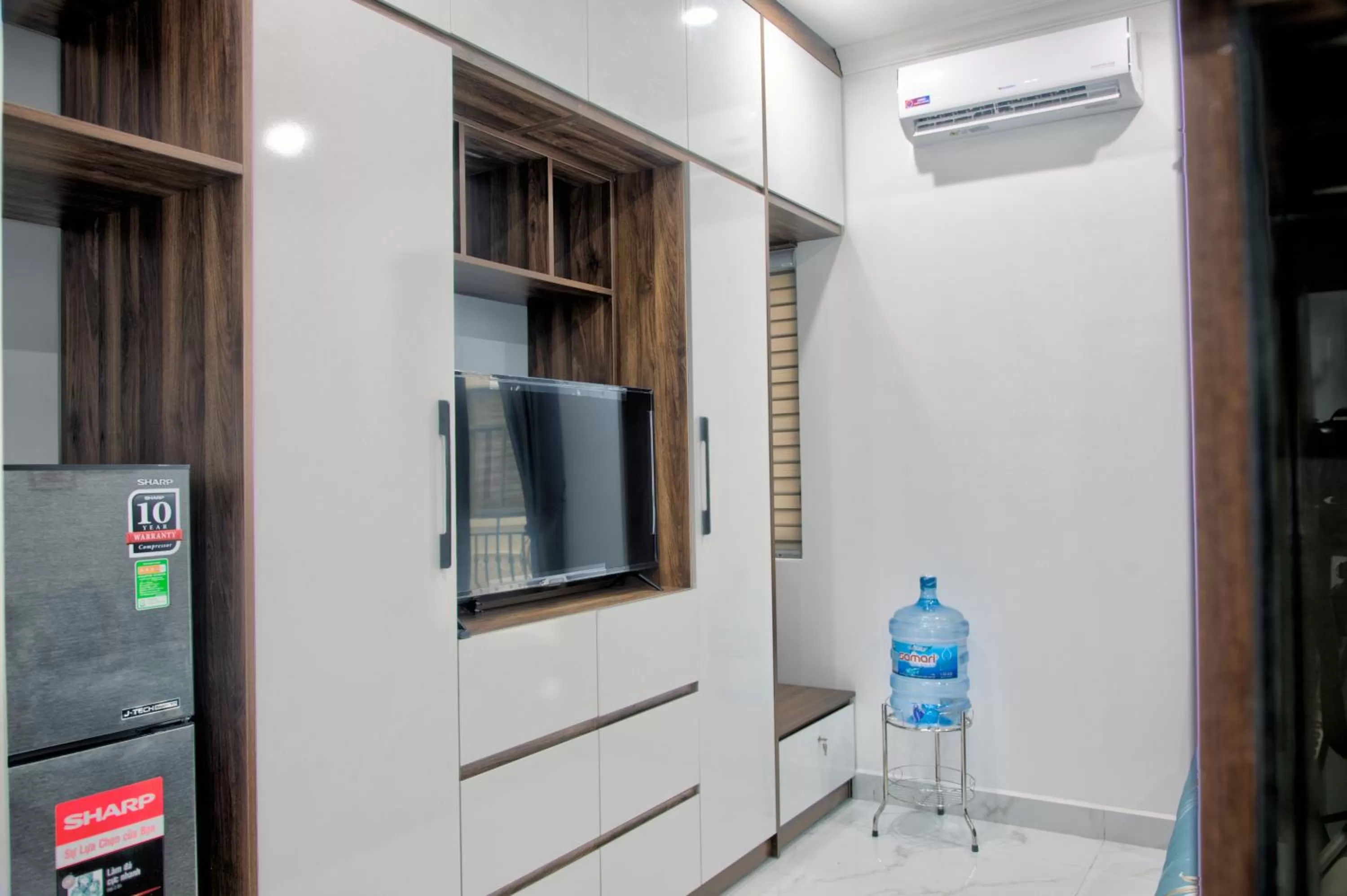 Communal lounge/ TV room, TV/Entertainment Center in The Flamboyant #StayWork Vinhomes Marina