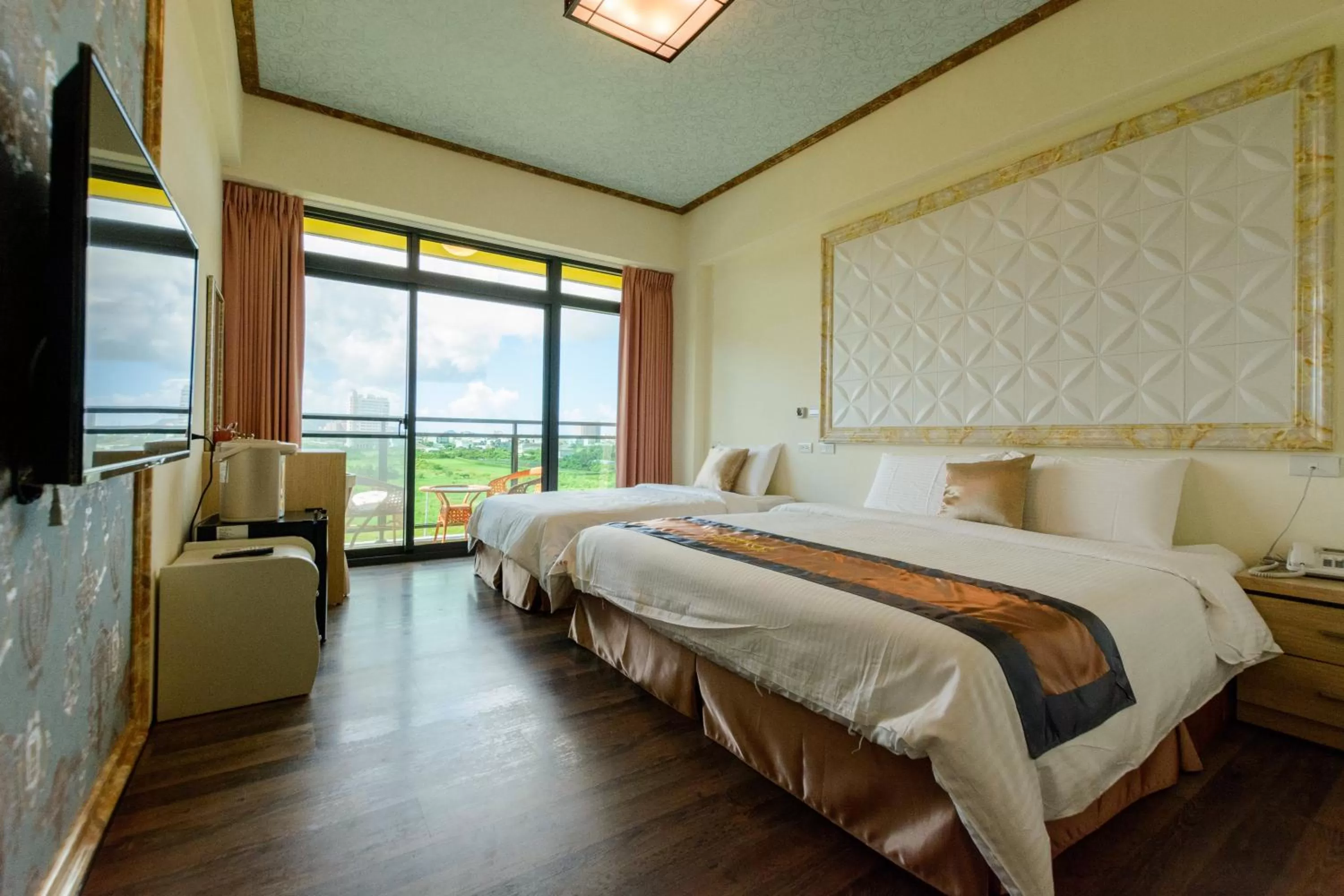 Photo of the whole room, Bed in Emilia Villa