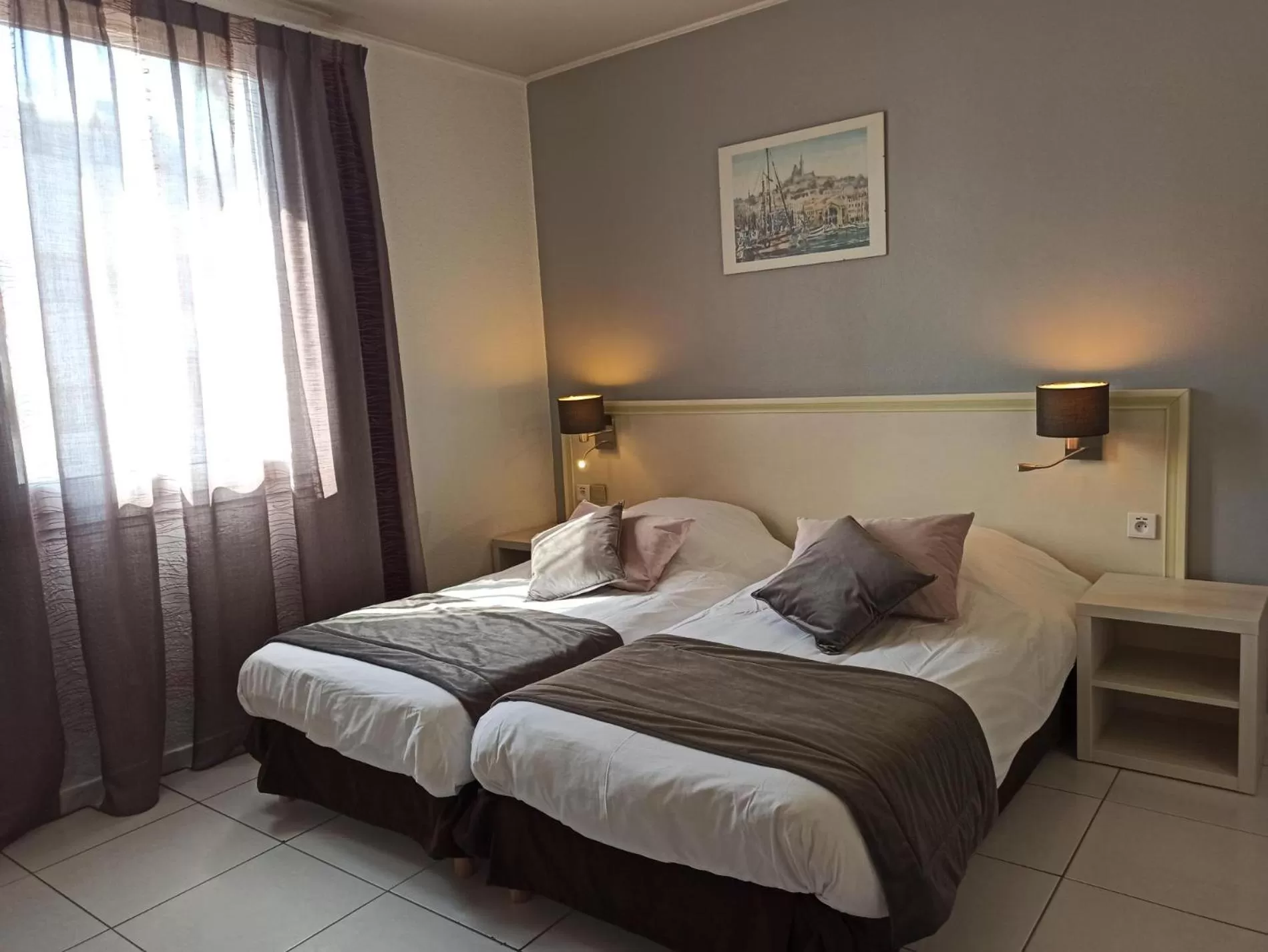 Photo of the whole room, Bed in Hotel Restaurant Miramar L'orchidée