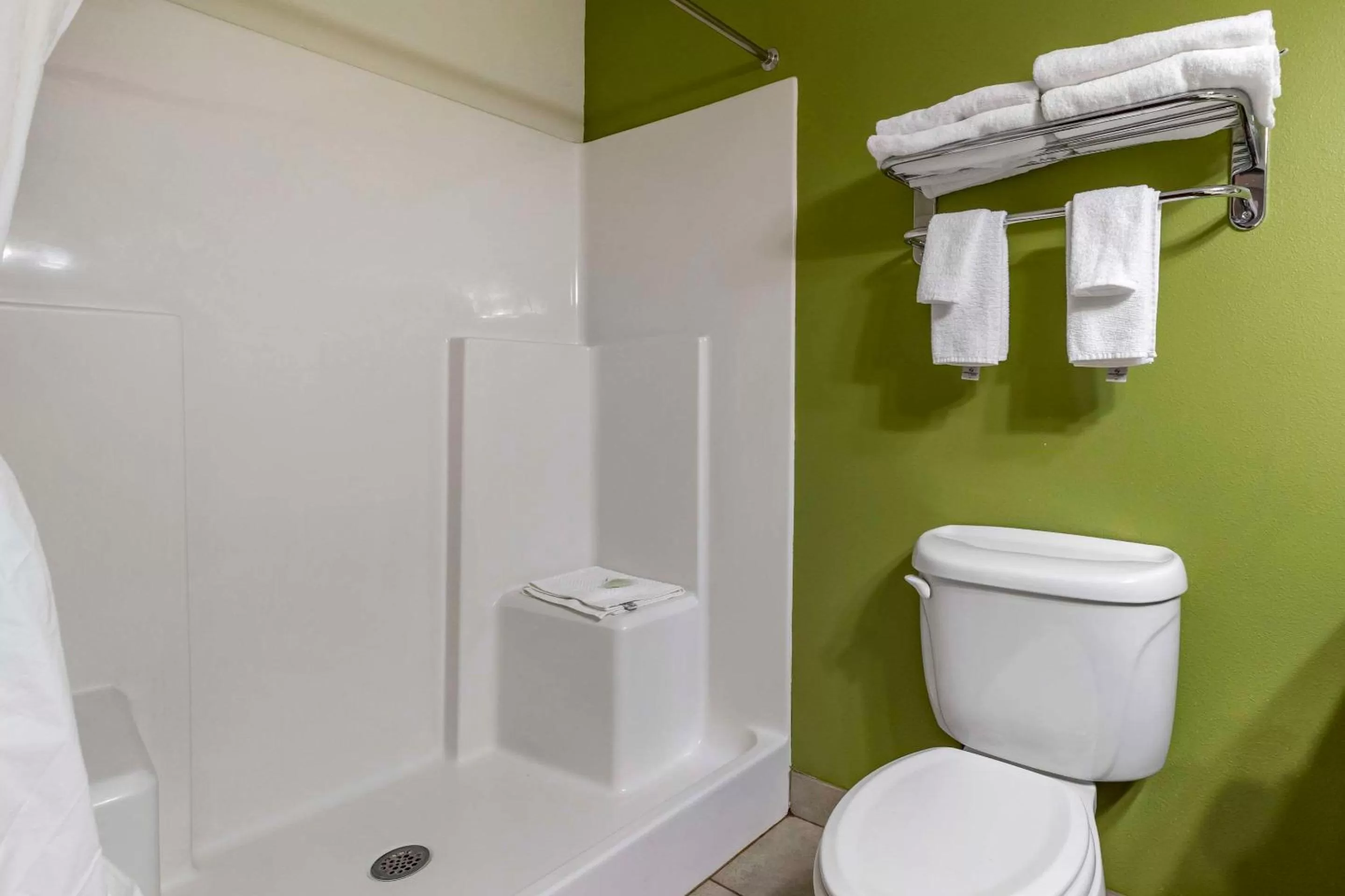 Bathroom in Sleep Inn & Suites Pleasant Hill - Des Moines