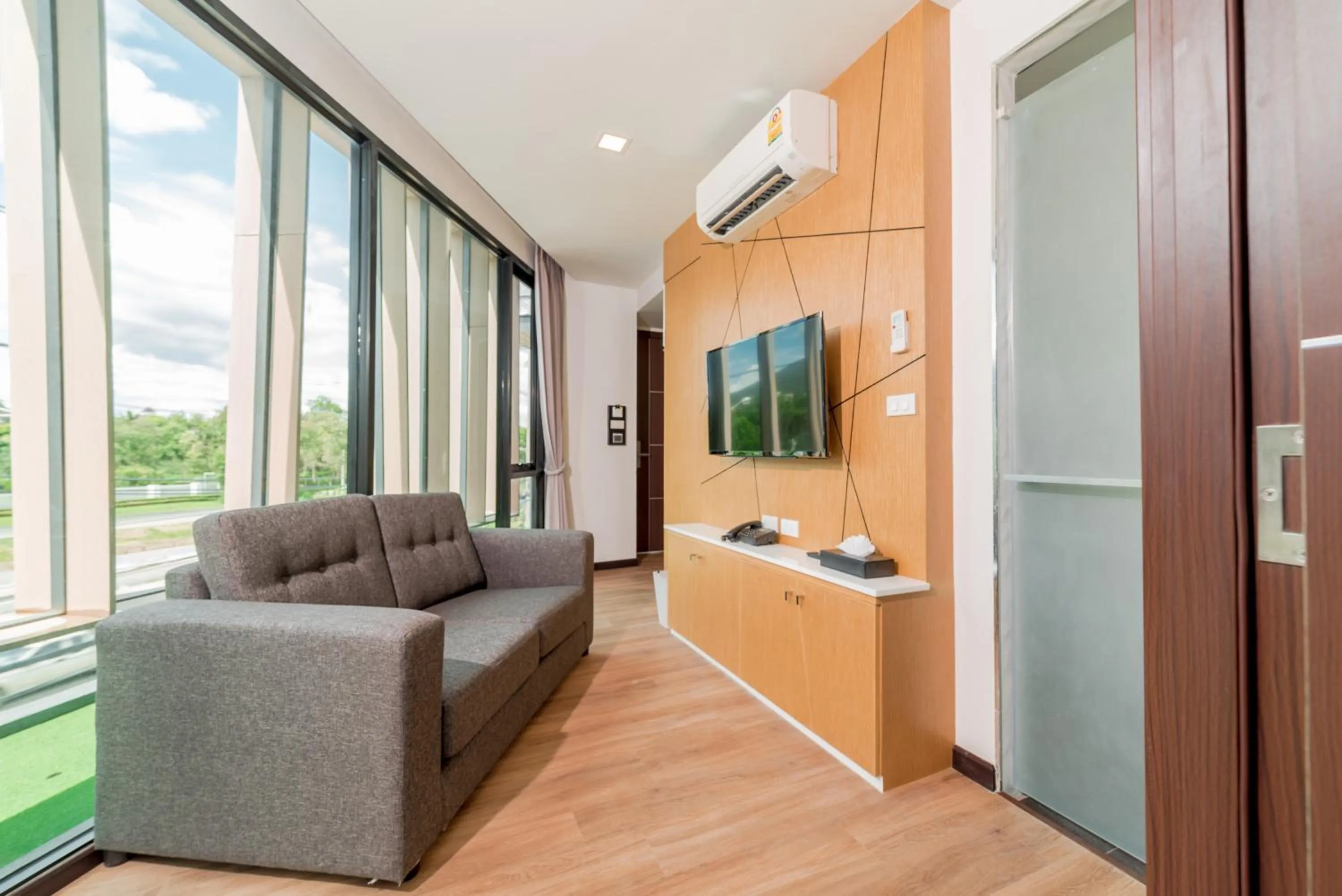 TV and multimedia in Pause and Play Hotel