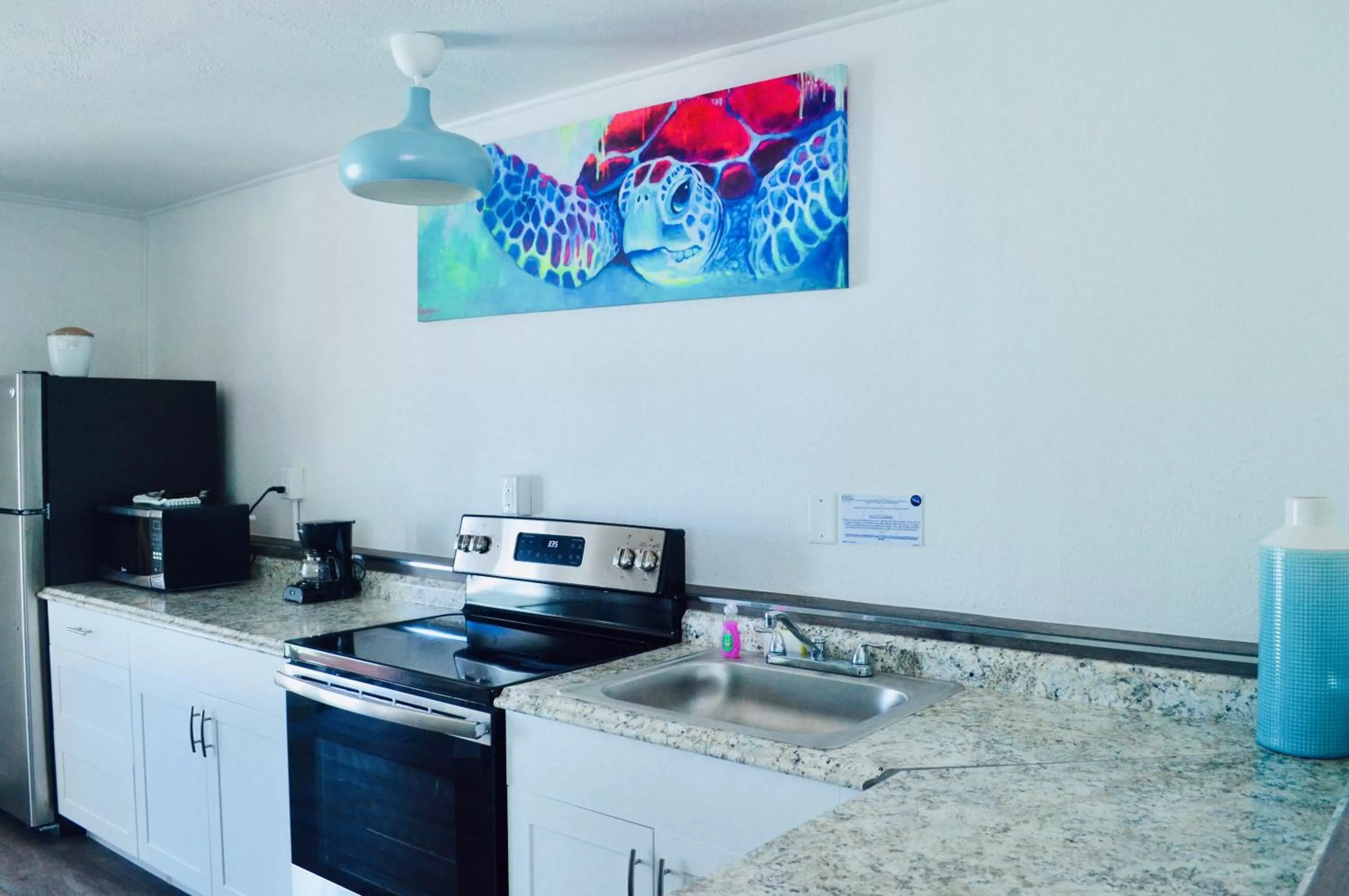 Kitchen or kitchenette in Drop Anchor Resort & Marina