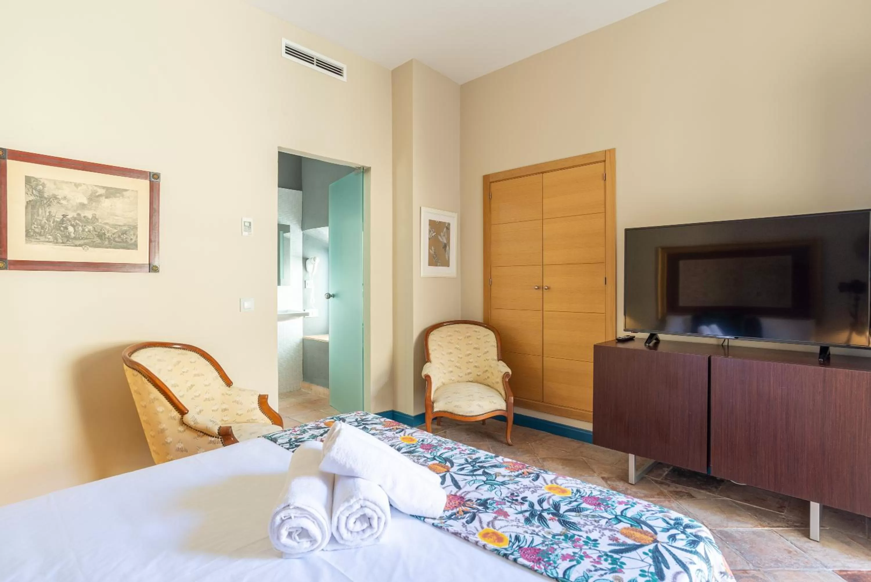 TV and multimedia, Bed in Hotel Albaicín