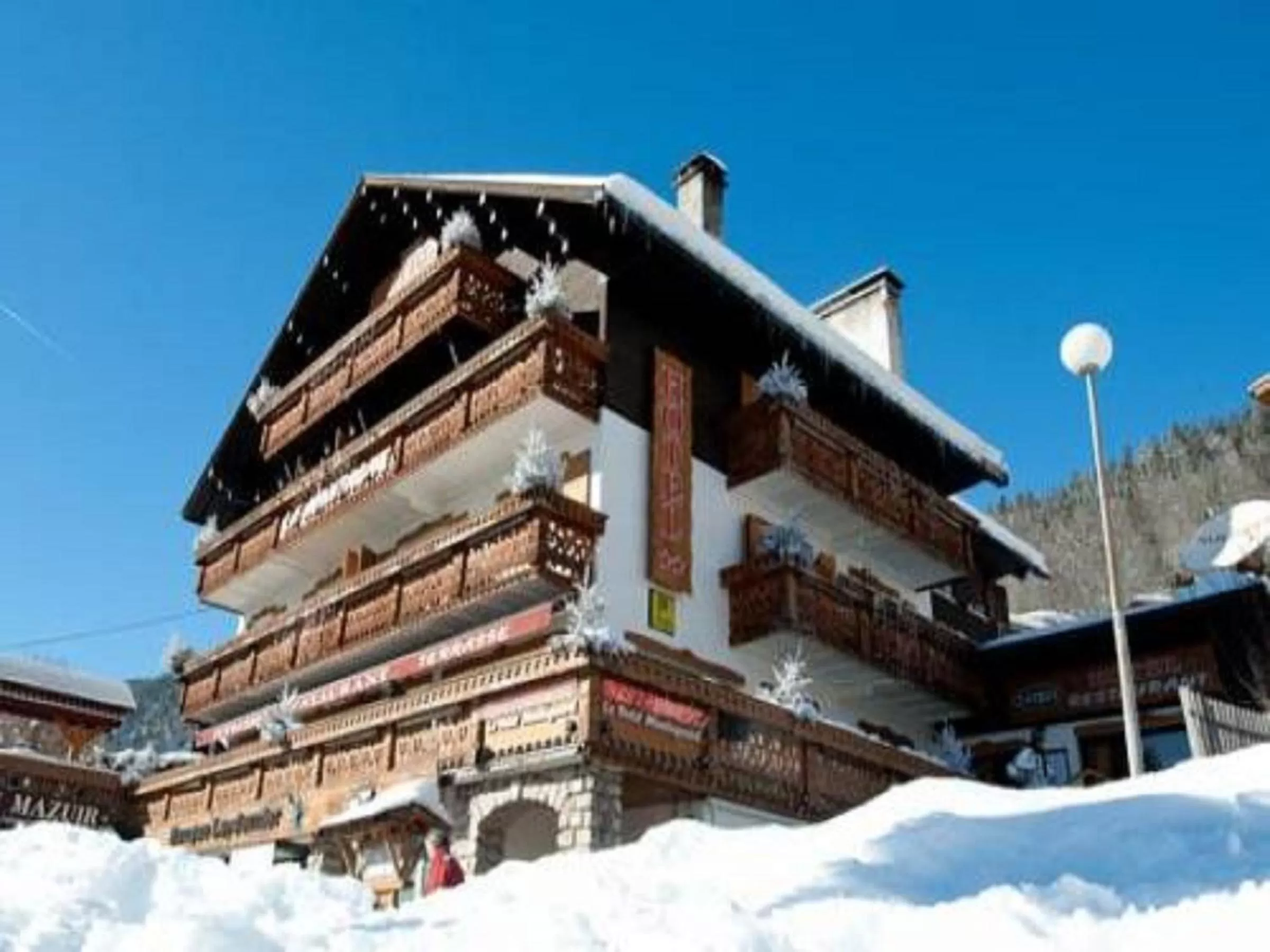 Property building, Winter in Hotel La Montagne