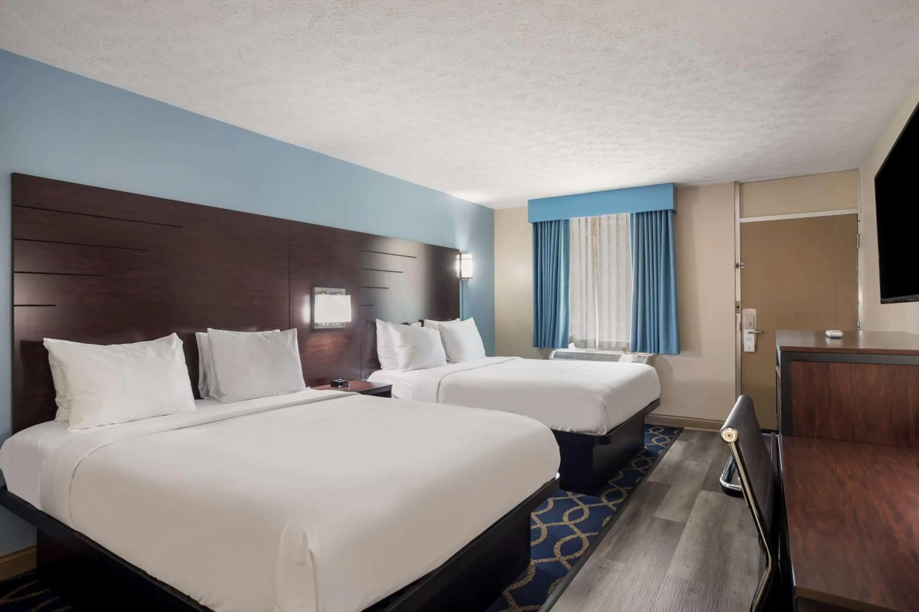 Bed in SureStay Hotel by Best Western Bardstown General Nelson