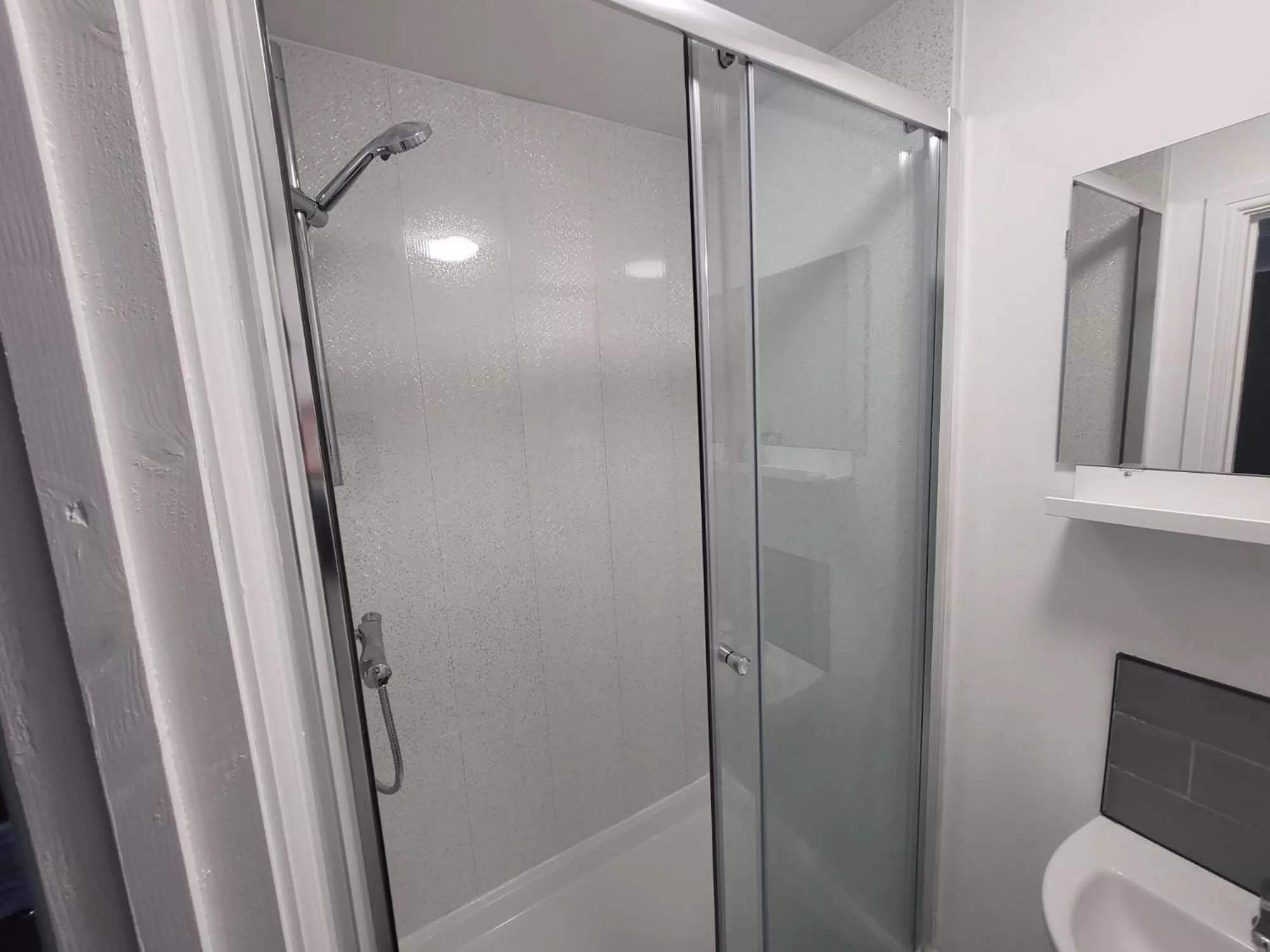 Bathroom in The Fishpond - Premier Nottingham Studios