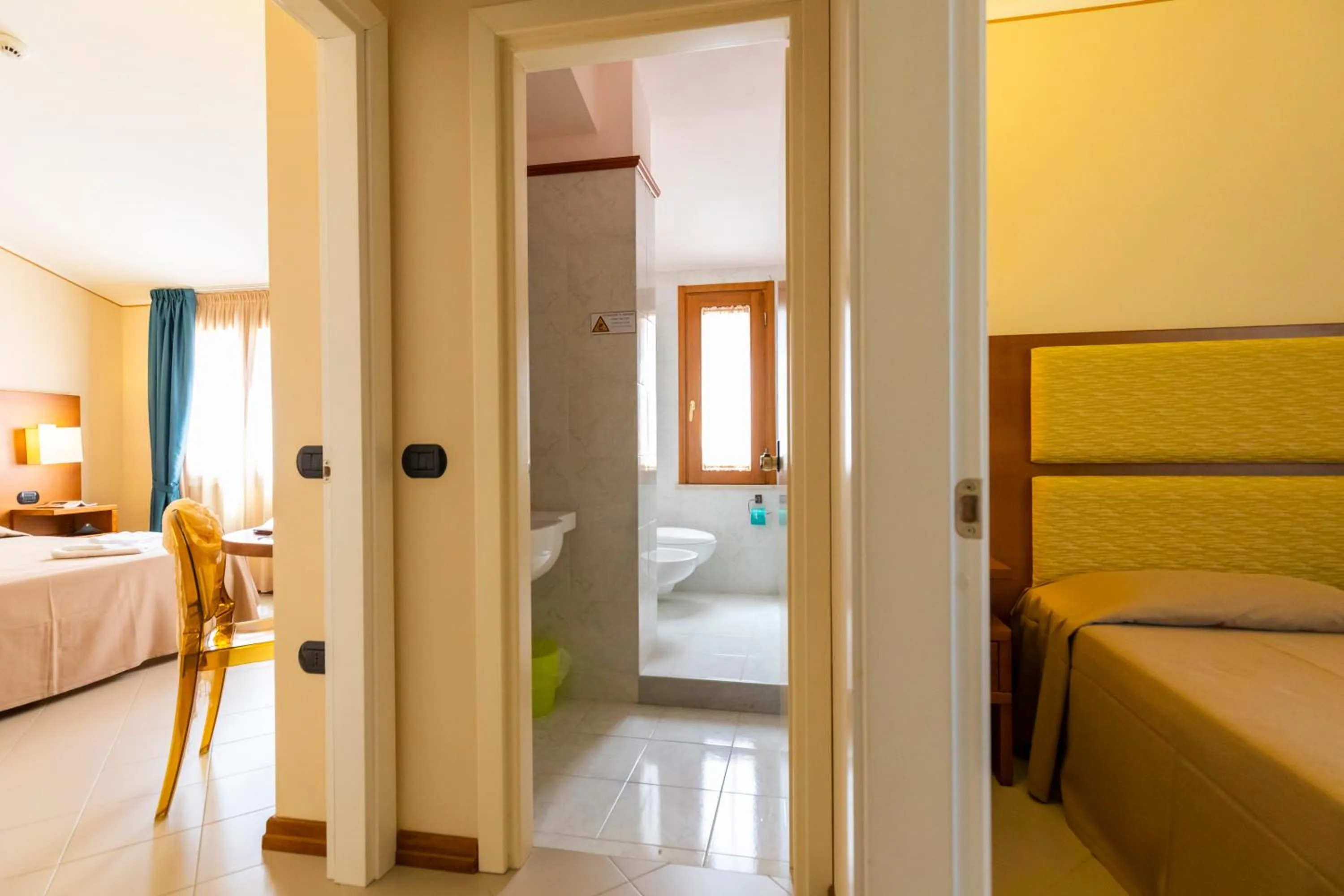 Photo of the whole room, Bed in Tropis Hotel