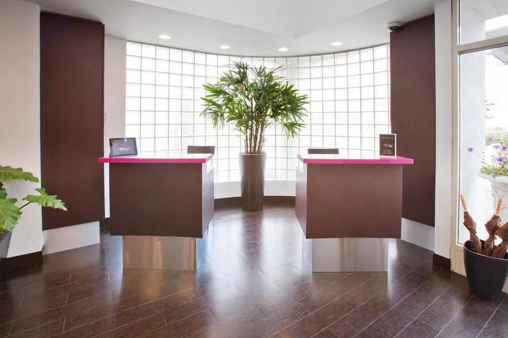 Lobby or reception in Menlo Park Inn