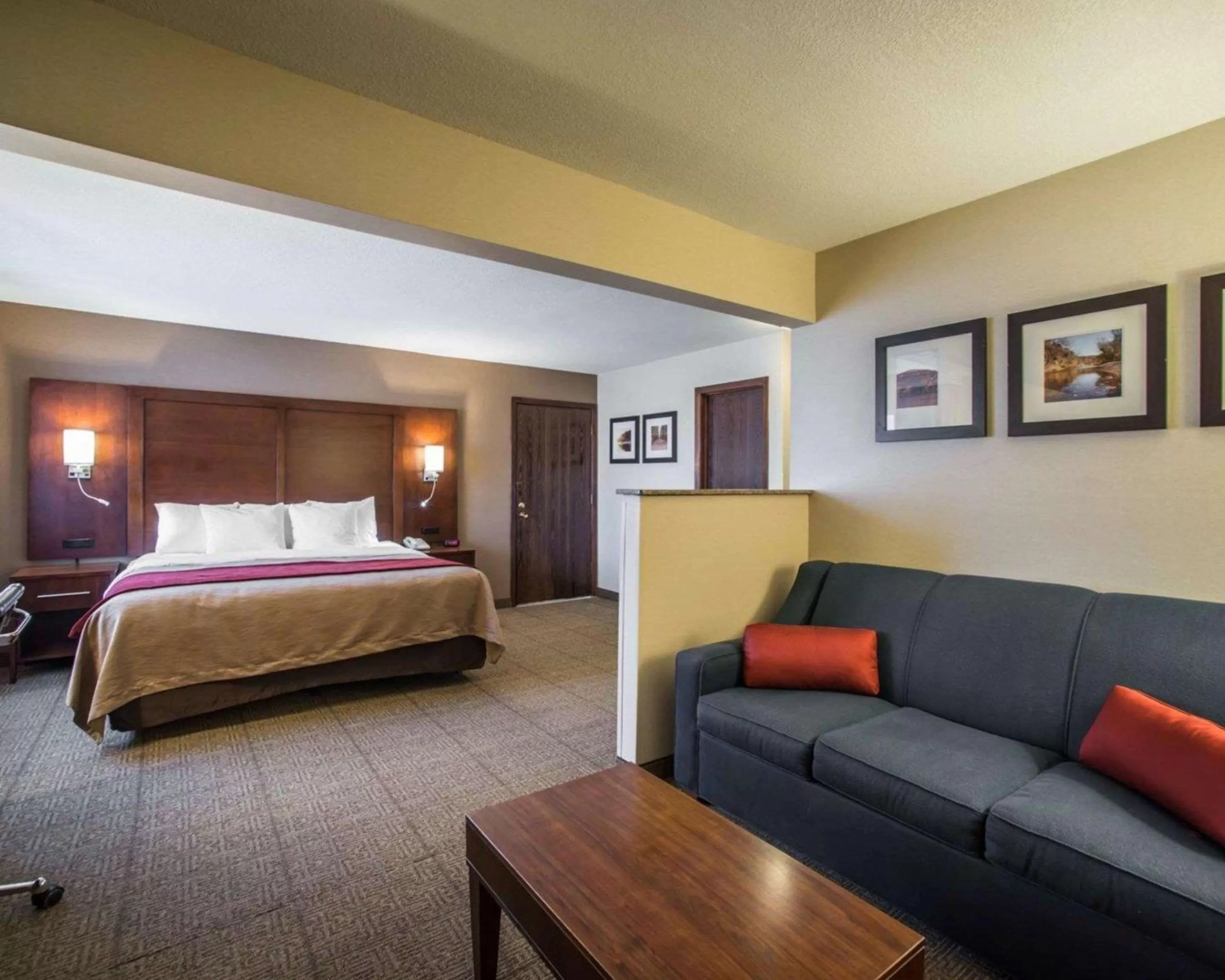 Photo of the whole room, Bed in Quality Inn & Suites Boonville - Columbia