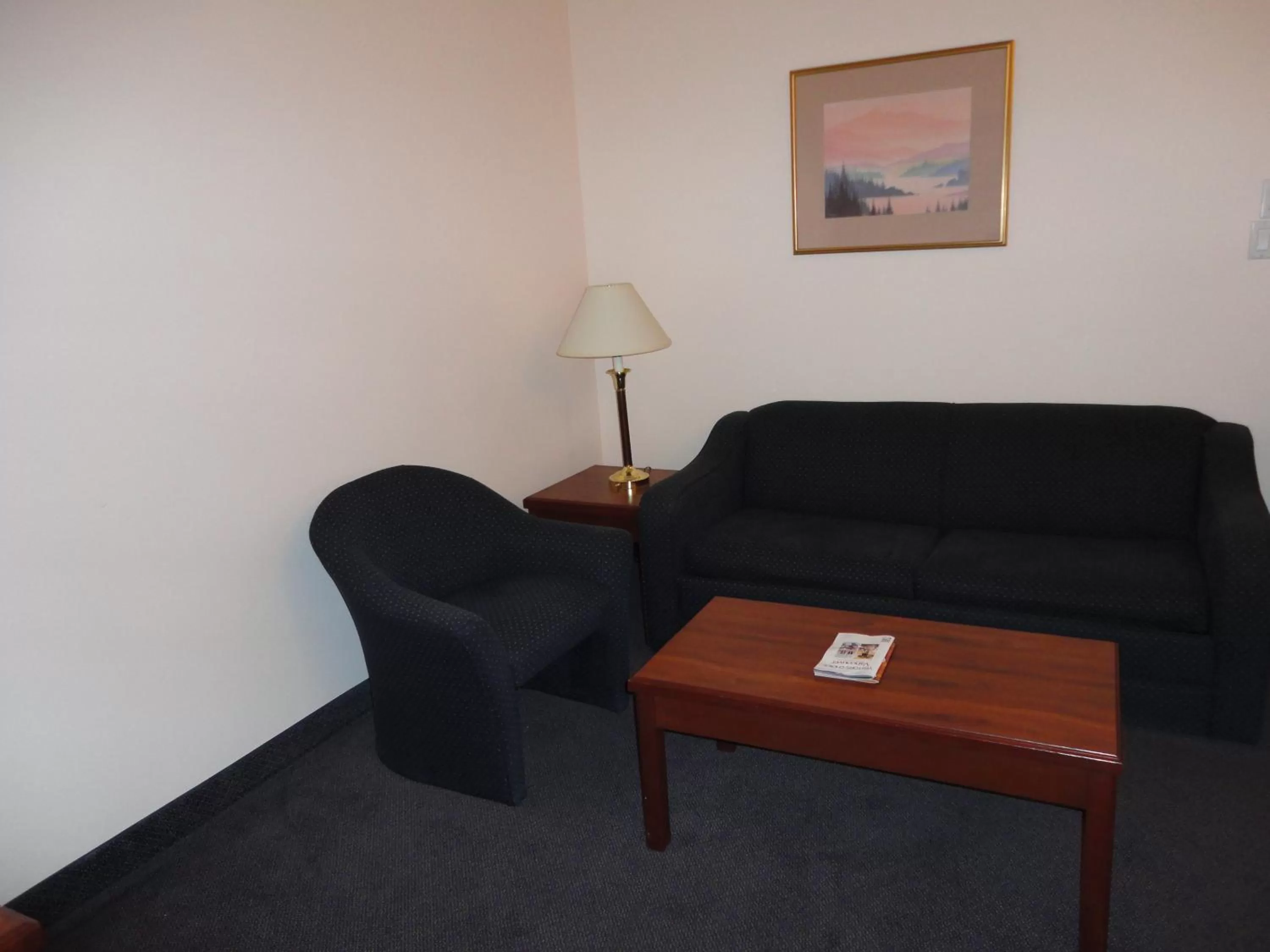 Seating area in Rosedale on Robson Suite Hotel