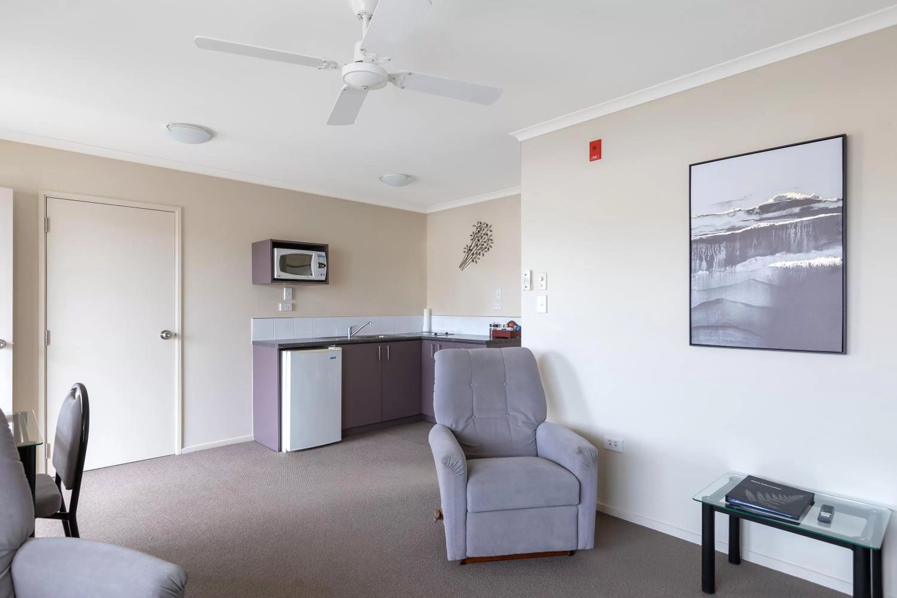 TV and multimedia in BK's Chardonnay Motor Lodge