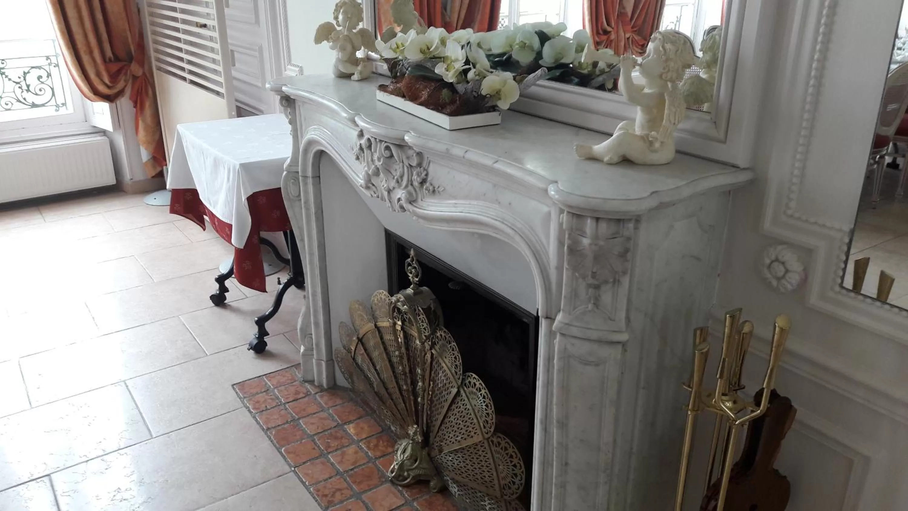 Logis - Hostellerie Le Chatel Nangis