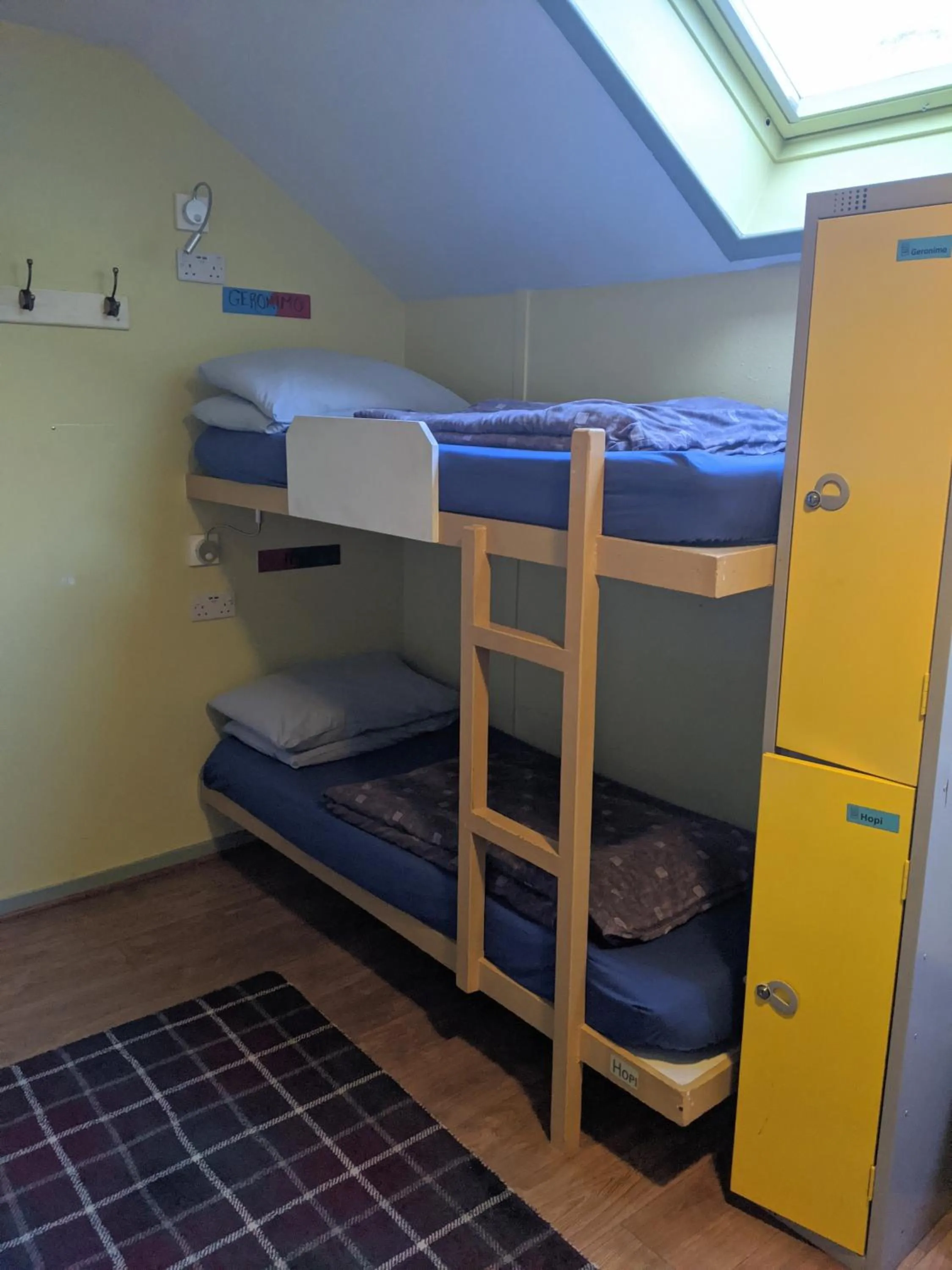Bed in High Street Hostel - Over 18s Only, Backpackers Atmosphere