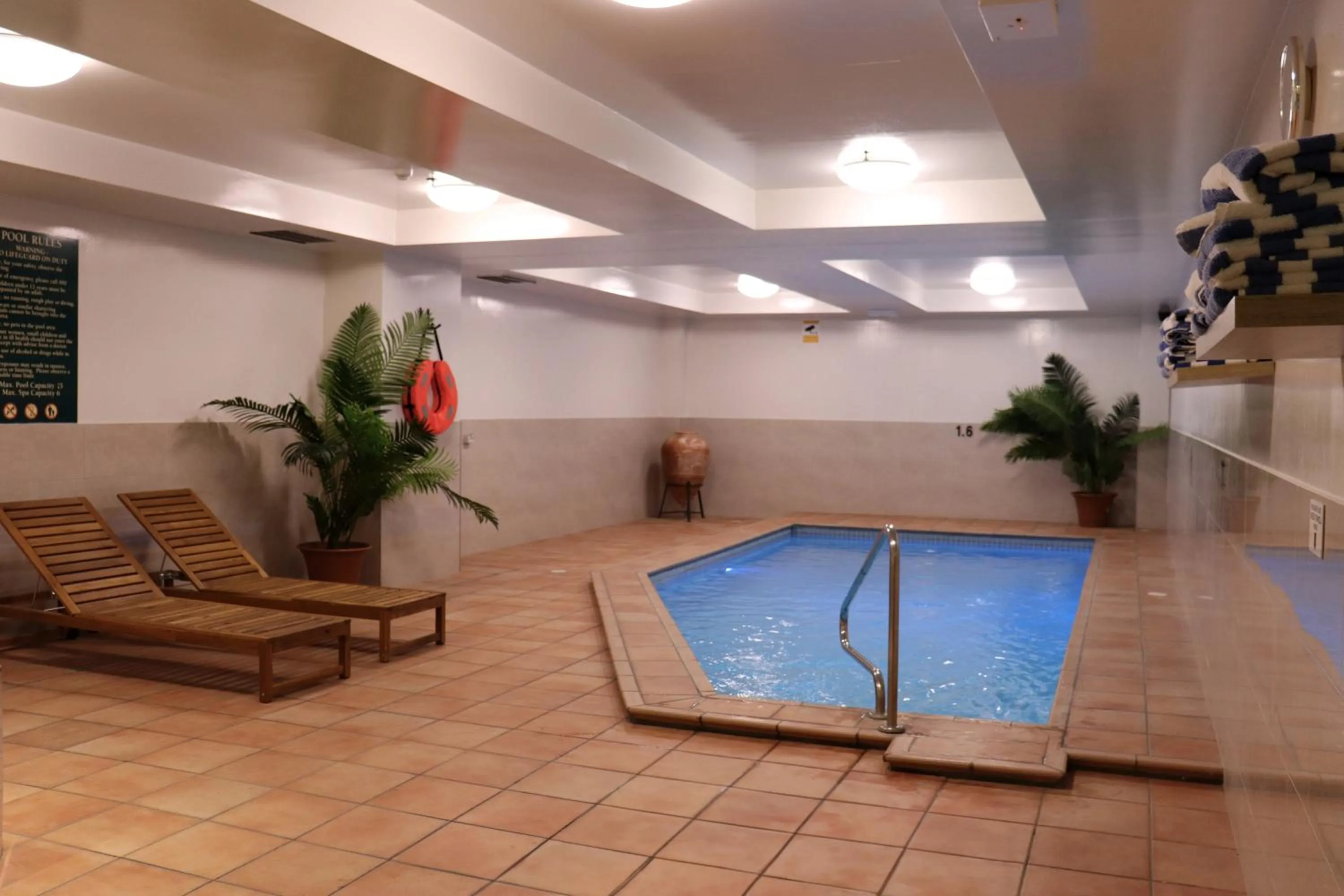 Swimming pool in The Chancellor on Currie