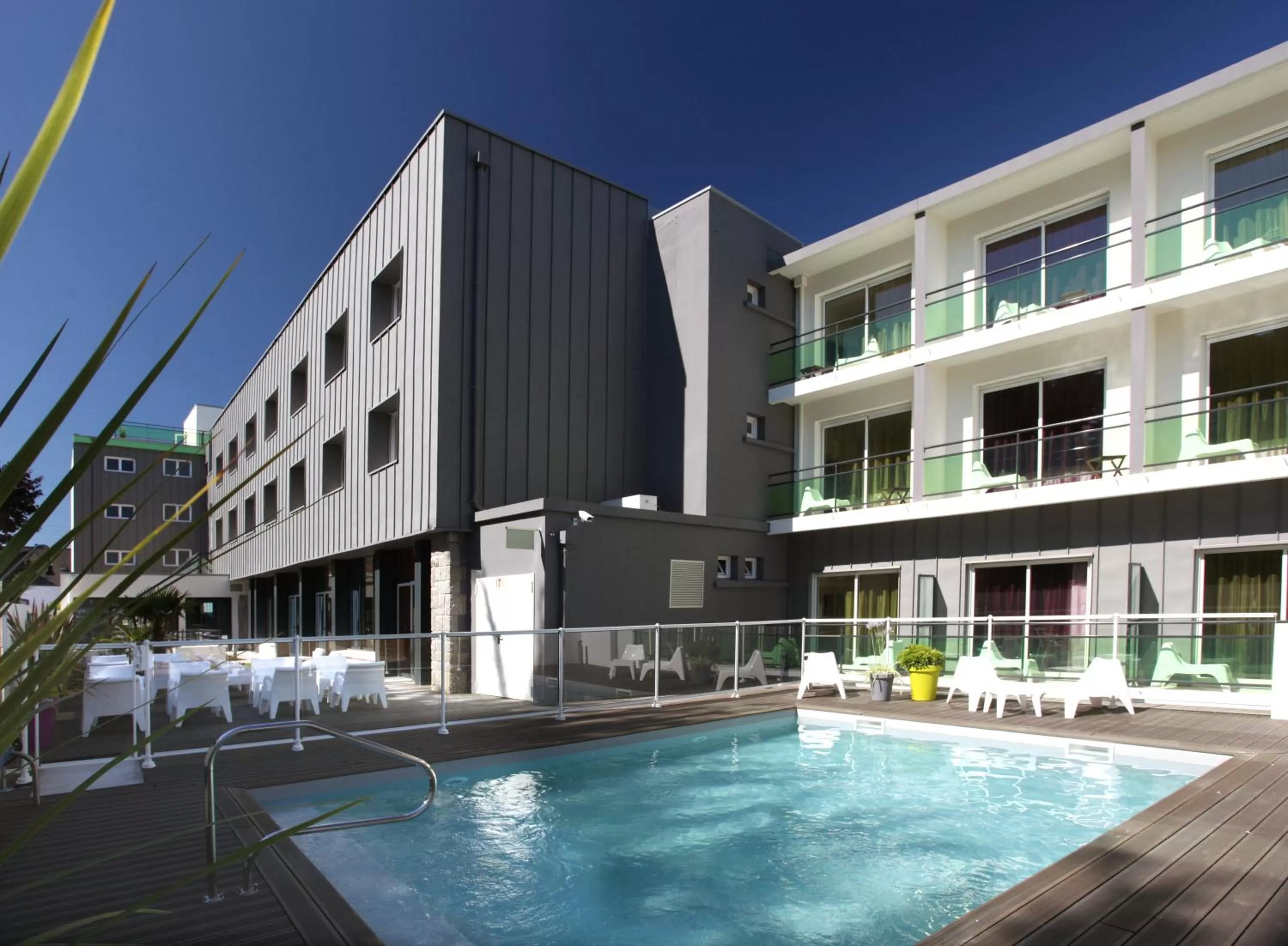 Swimming pool in ibis Styles Quiberon Centre