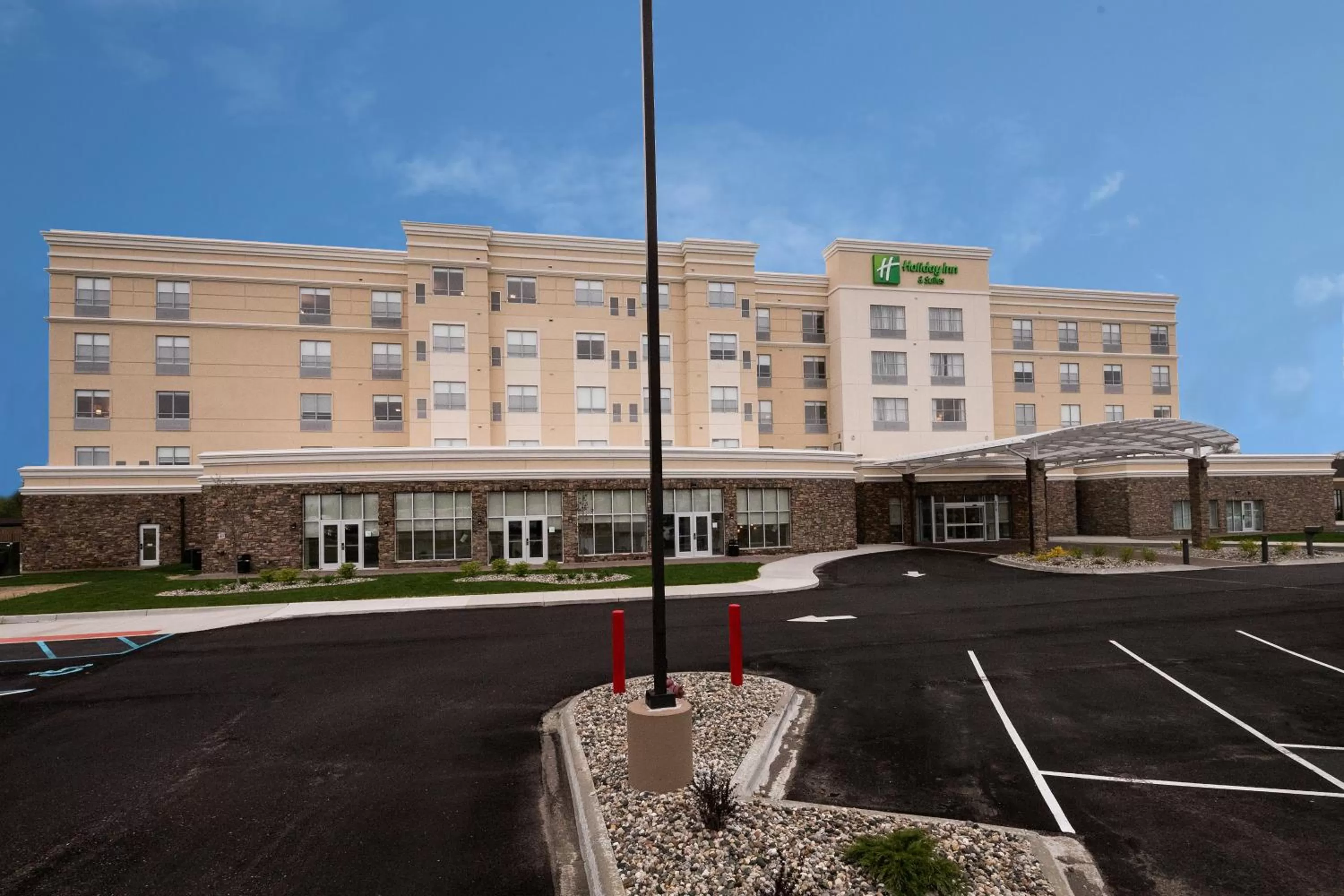 Property building in Holiday Inn & Suites Detroit - Troy by IHG