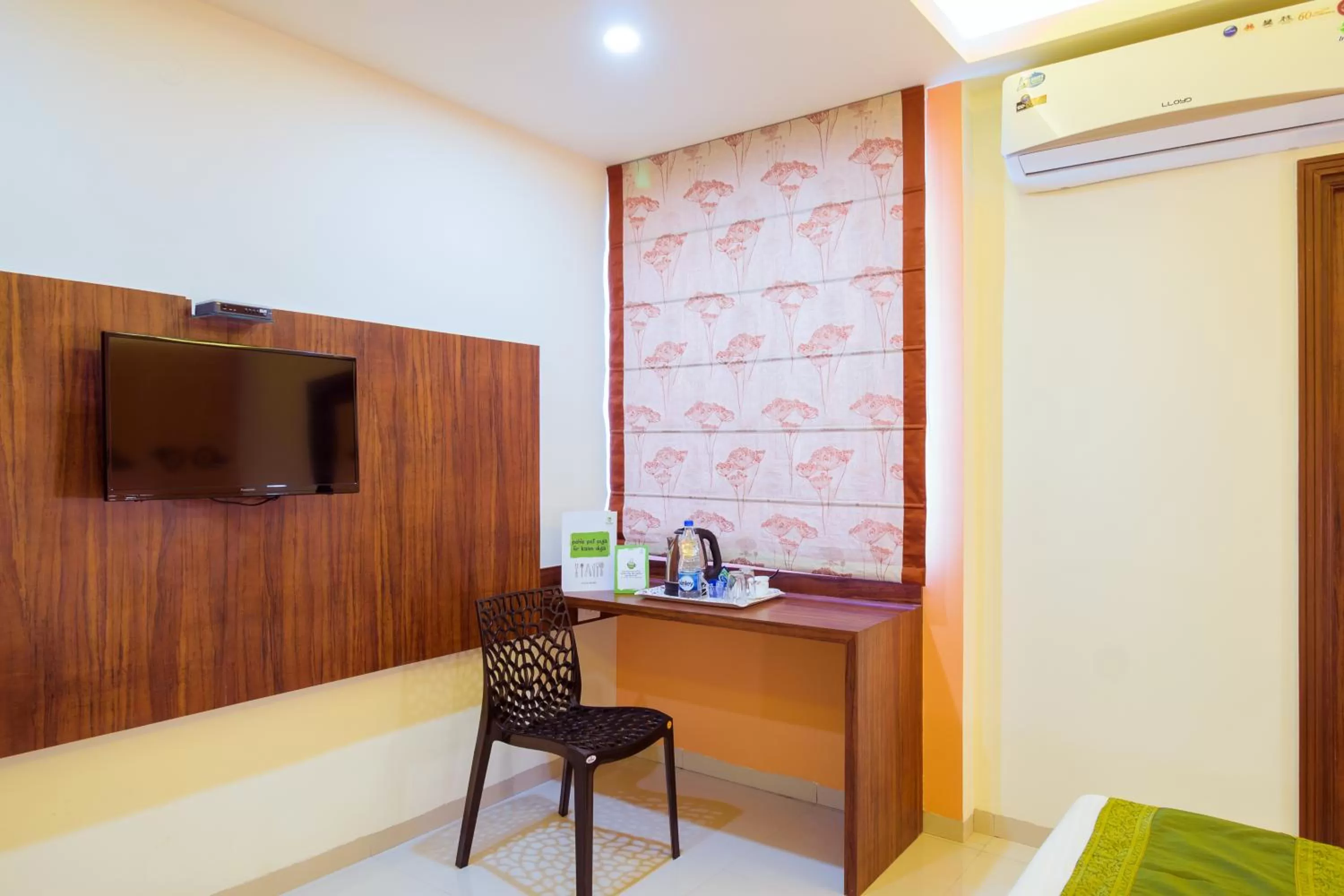 TV and multimedia in Itsy Hotels Arastu Inn