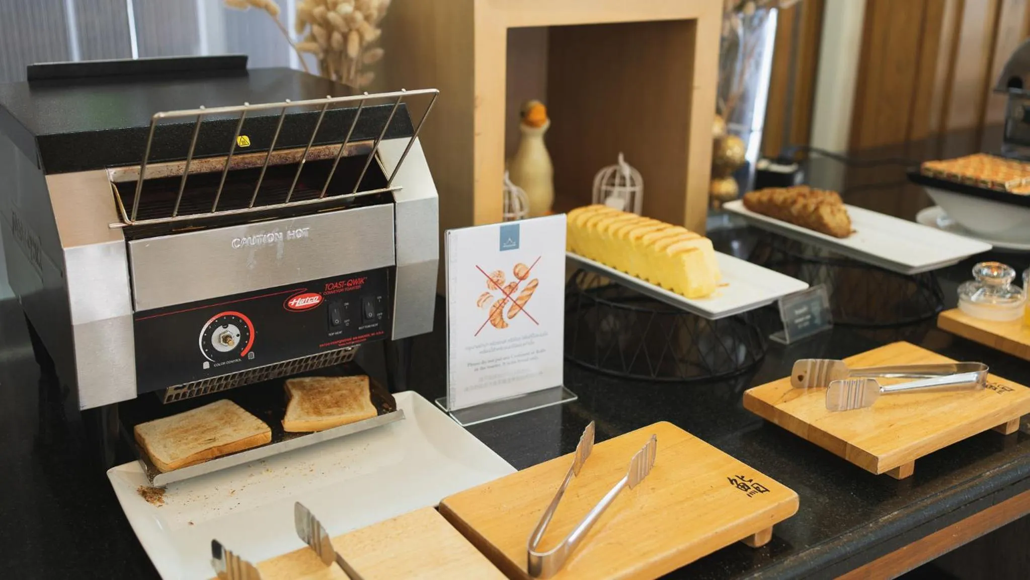 Food and drinks in Khum Phucome Hotel -SHA Extra Plus