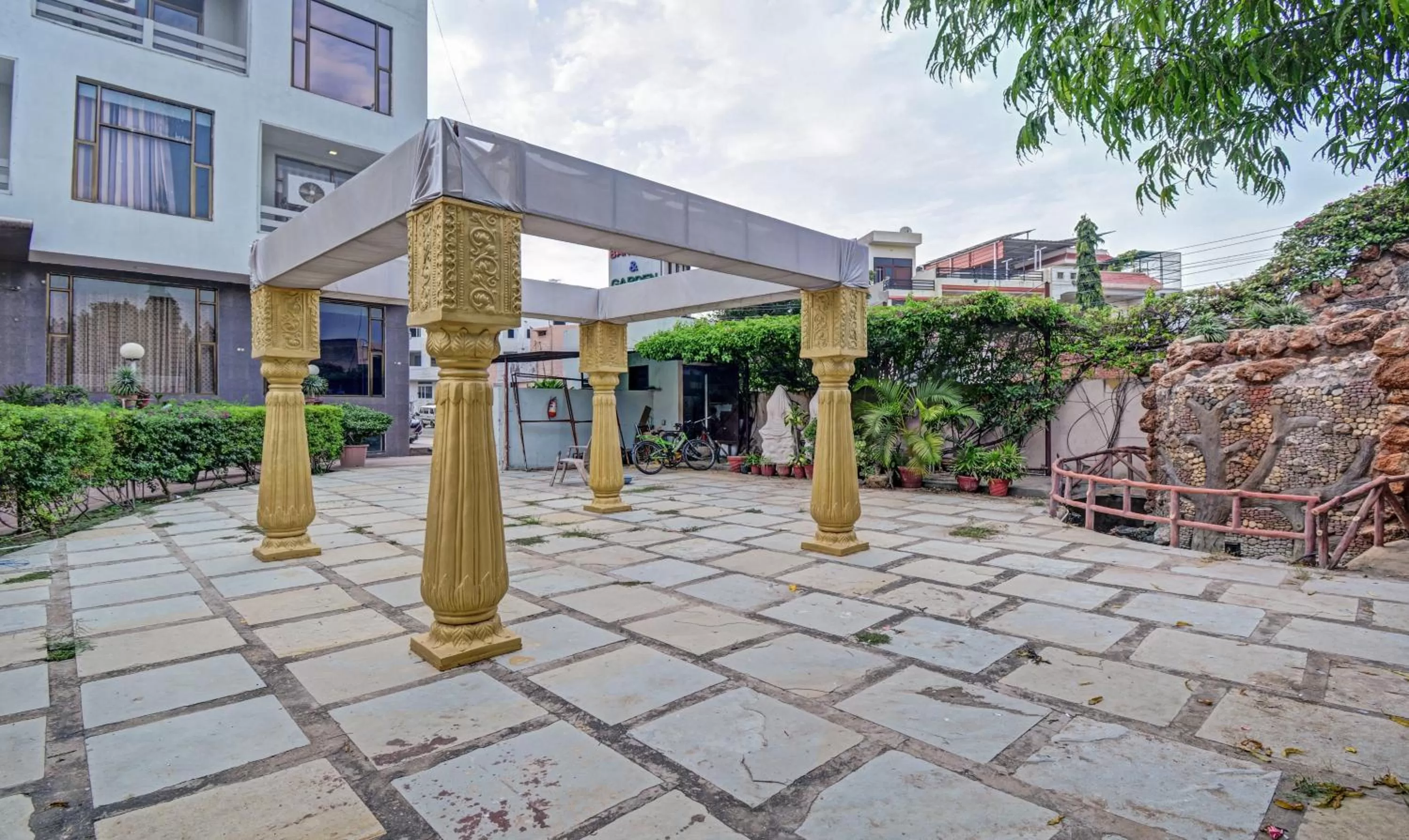 Property building in Treebo New Rockwell Vivek Vihar