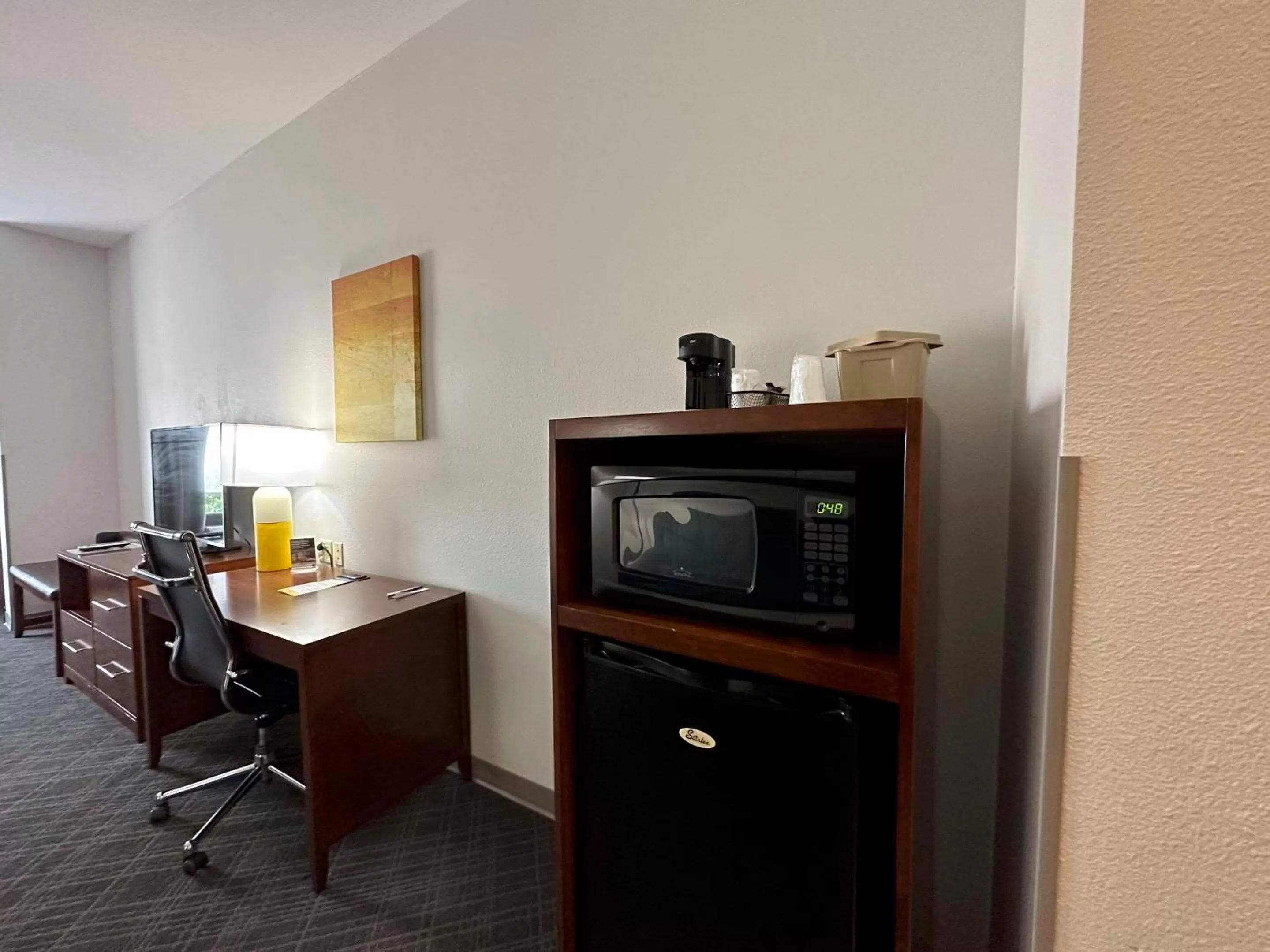 Bedroom in Comfort Suites Jackson-Cape Girardeau