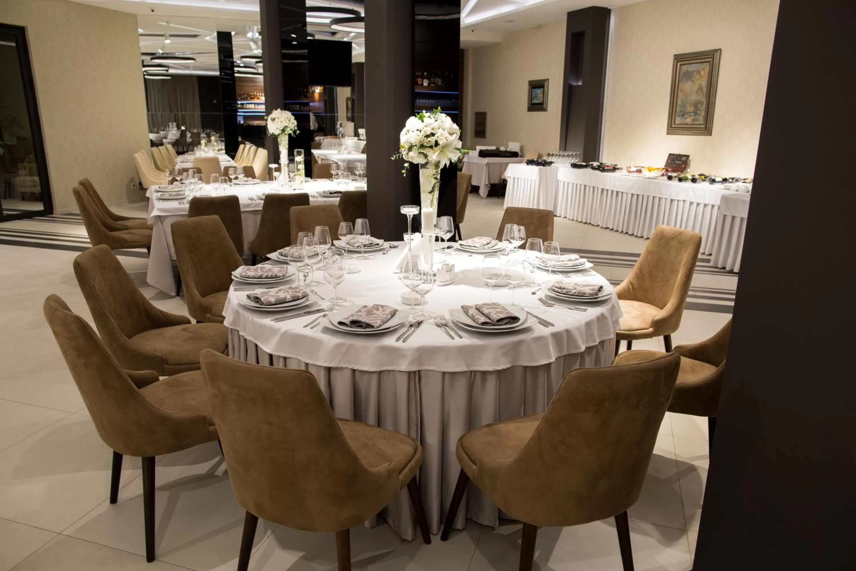 Restaurant/places to eat in Hotel Ideo Lux