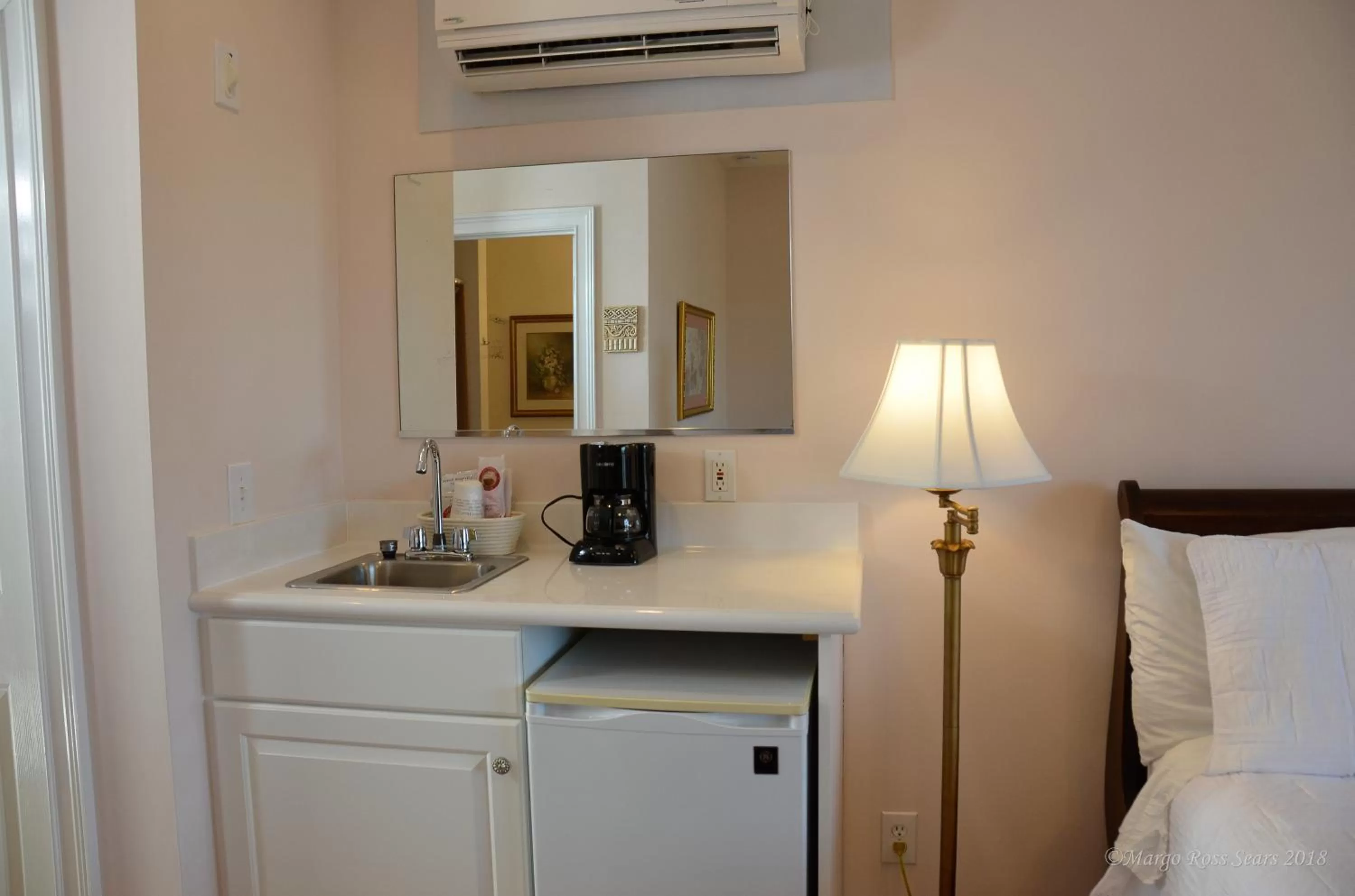 Bed in The Sunset Inn