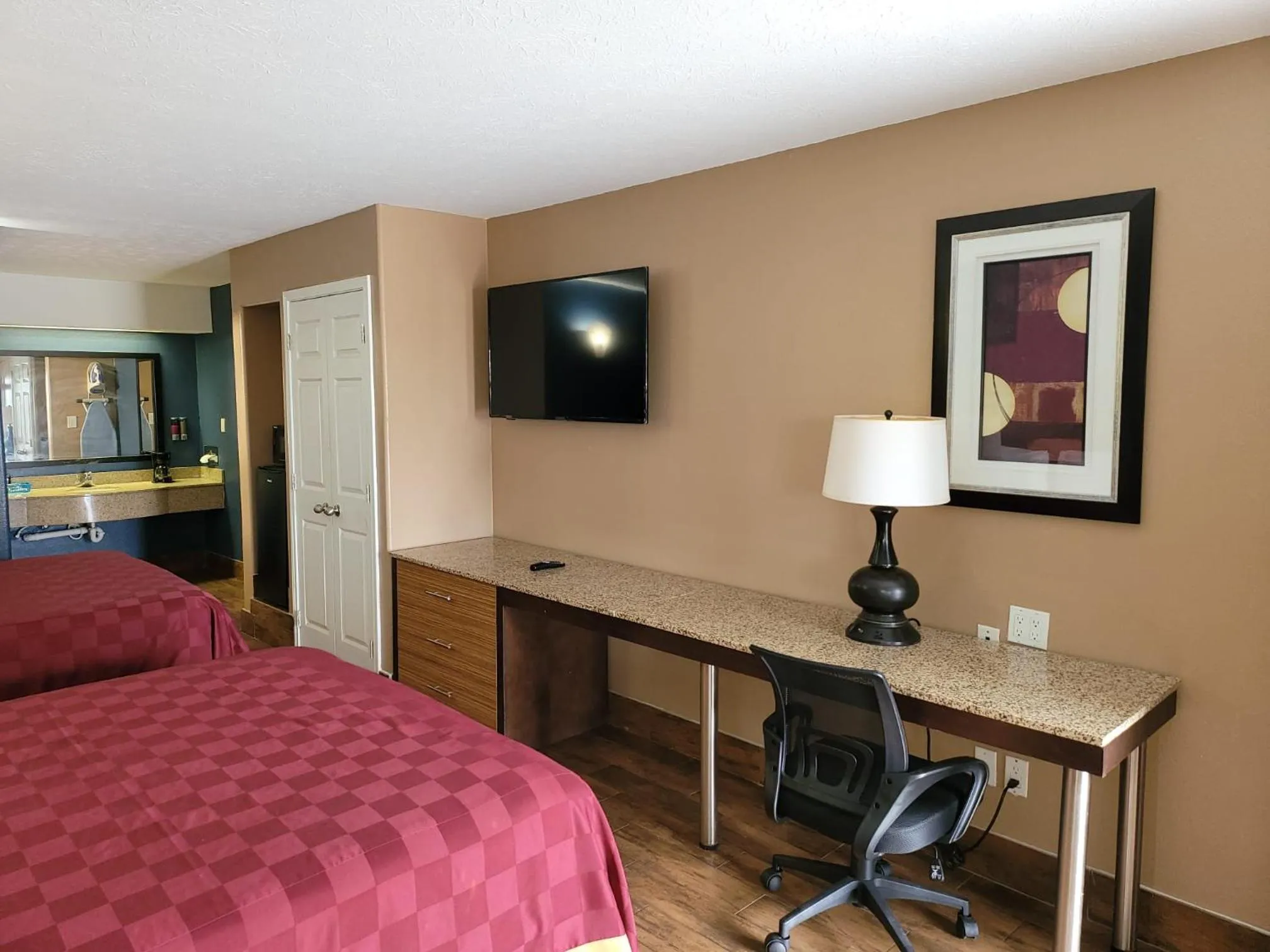 Bed in Texas Inn and Suites Raymondville
