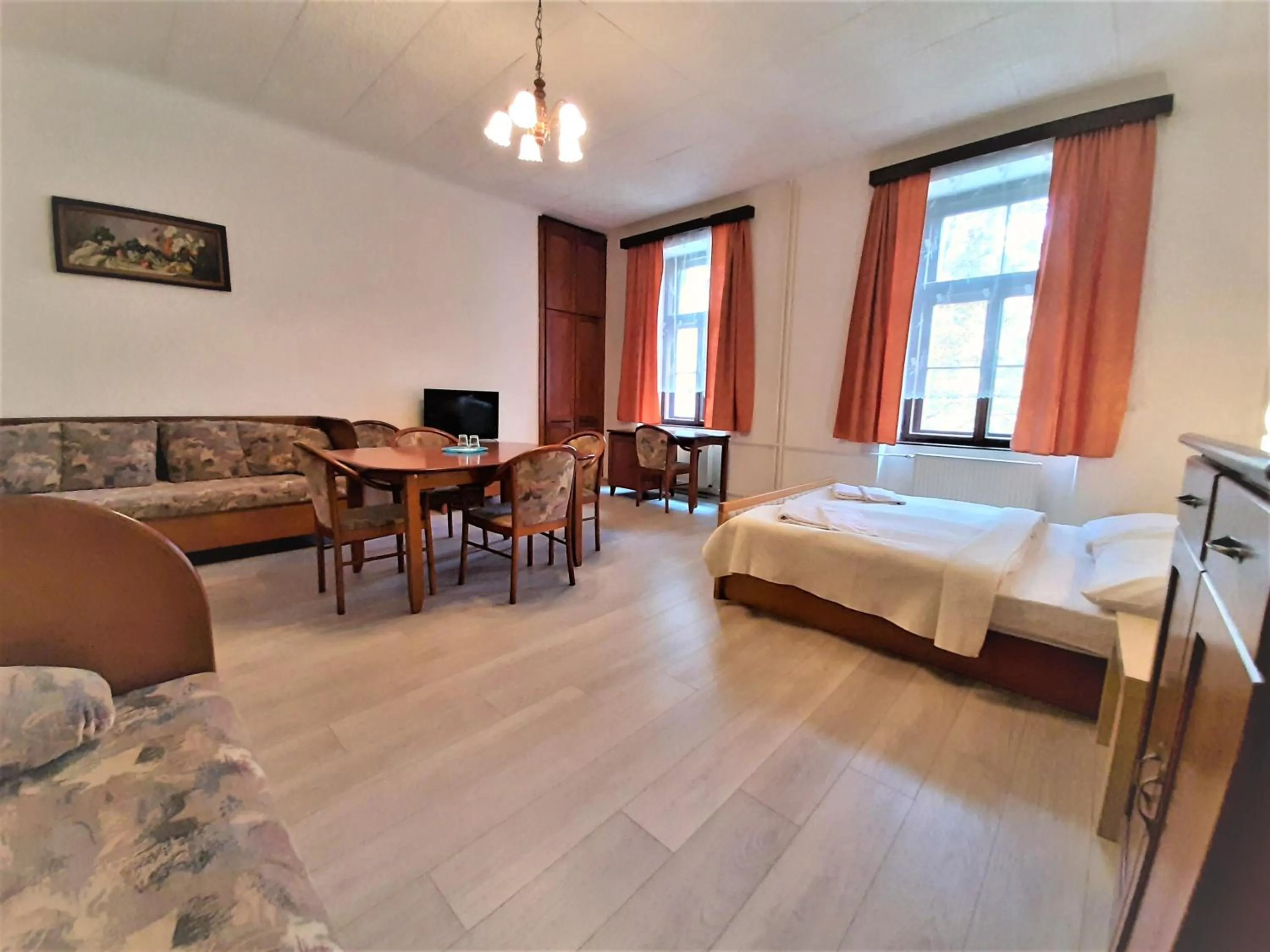 Bedroom, Bed in Hotel Olga