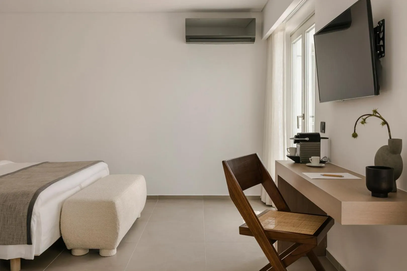 Photo of the whole room, Bed in Grace Mykonos