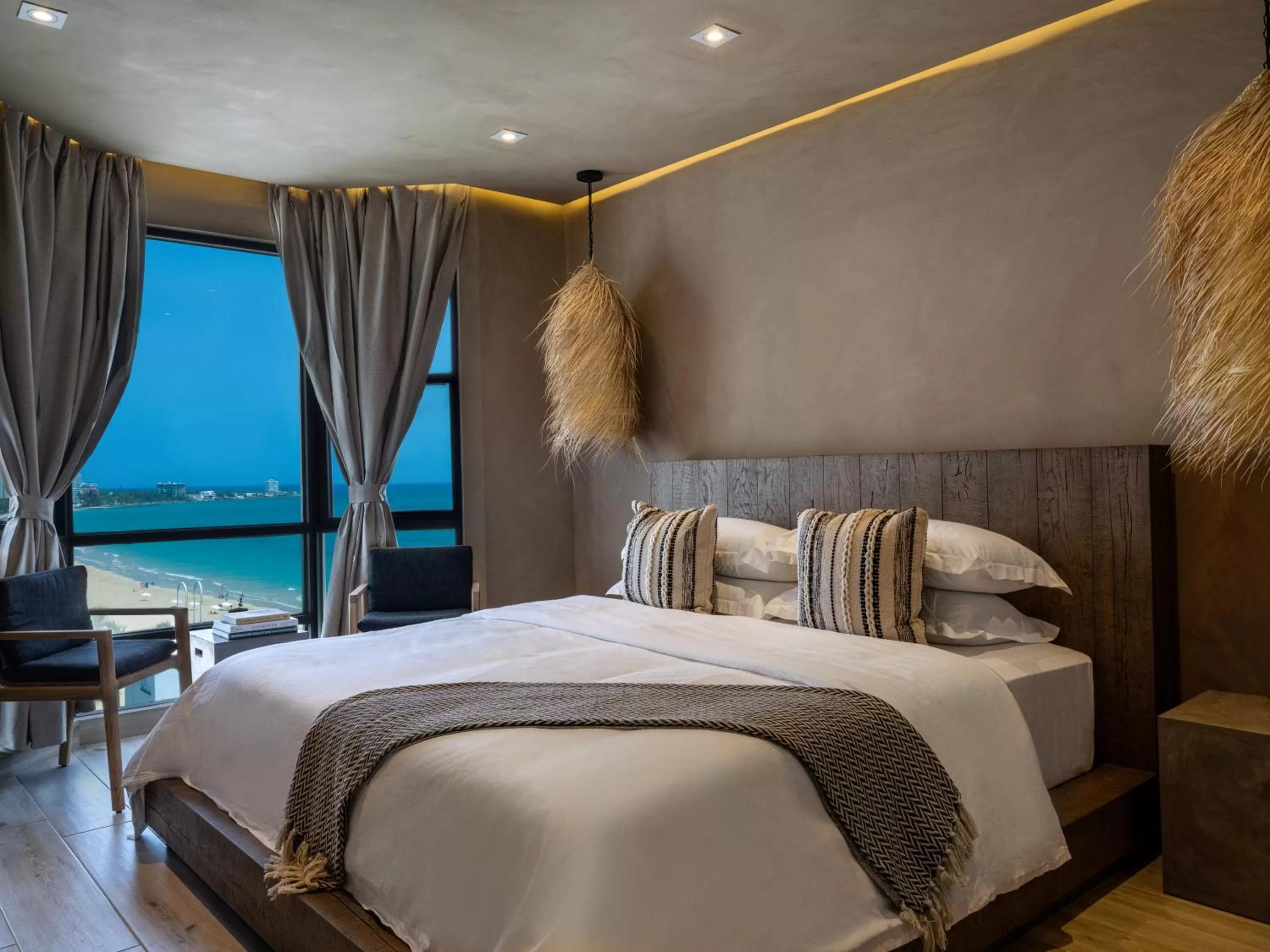 View (from property/room), Bed in San Juan Water & Beach Club Hotel