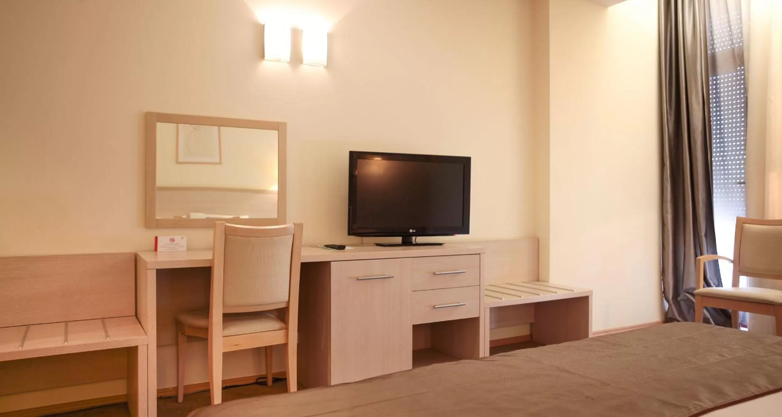 TV and multimedia, Bed in Savoy Hotel