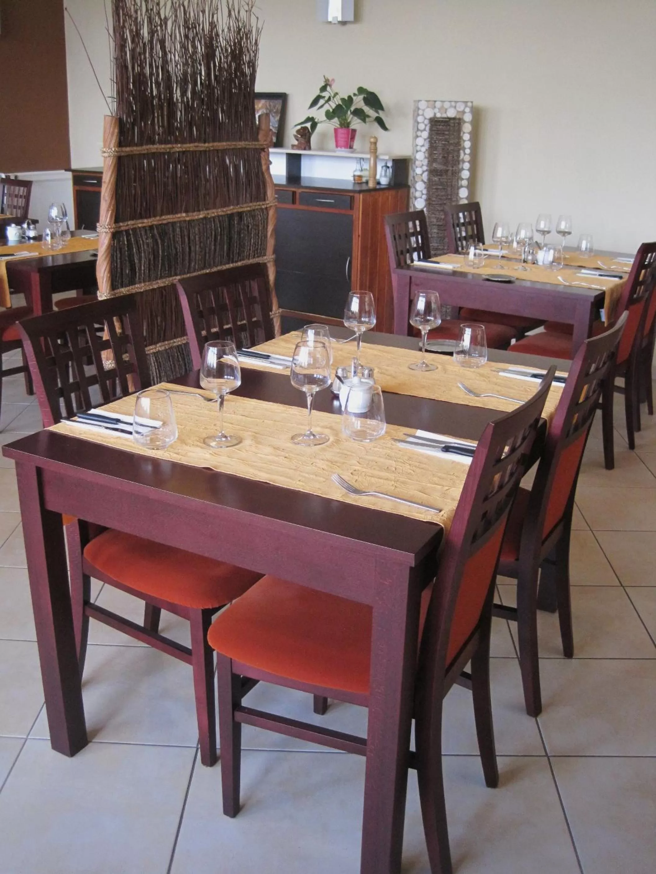 Restaurant/places to eat in Hotel Restaurant Rive Gauche