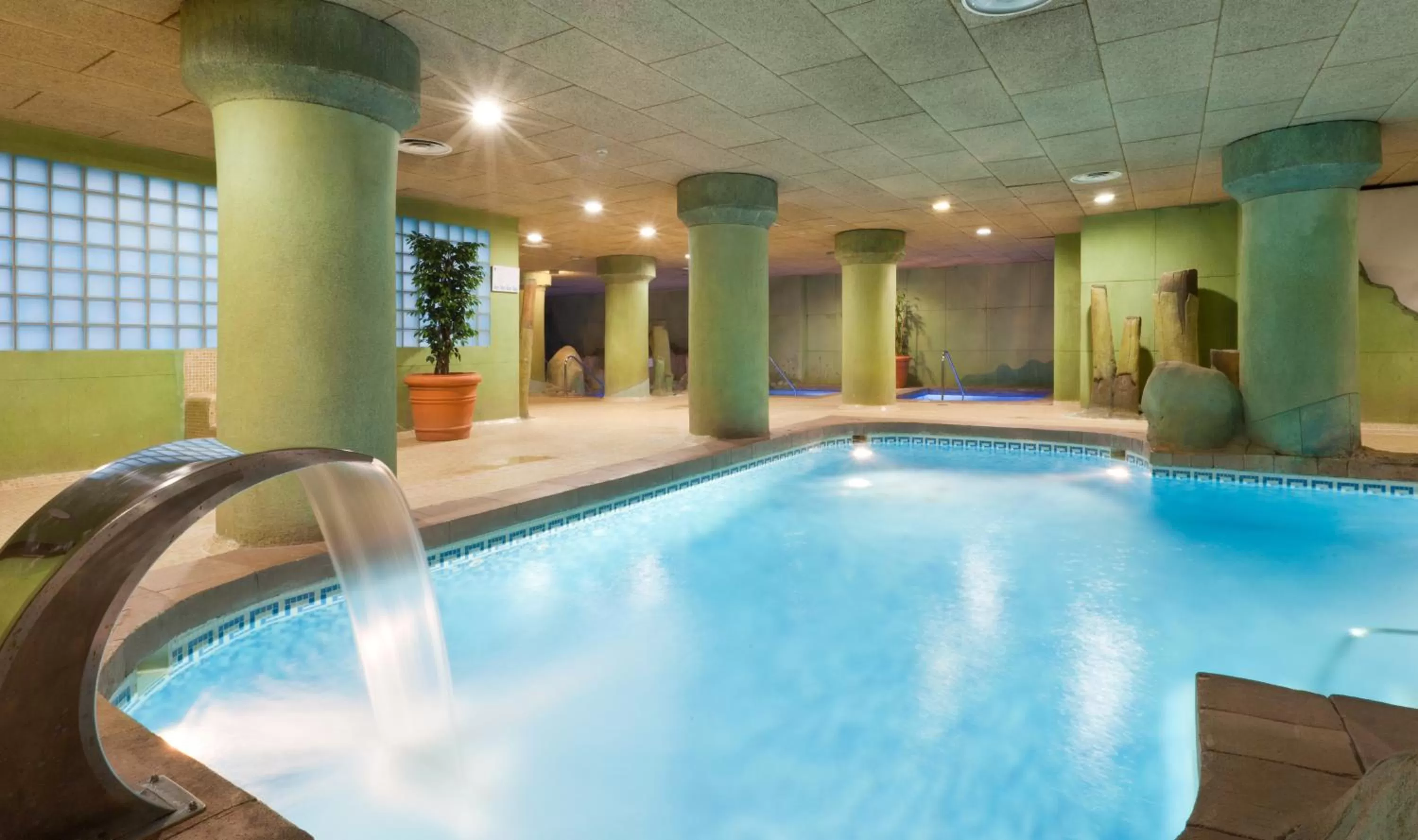 Swimming pool in Senator Granada