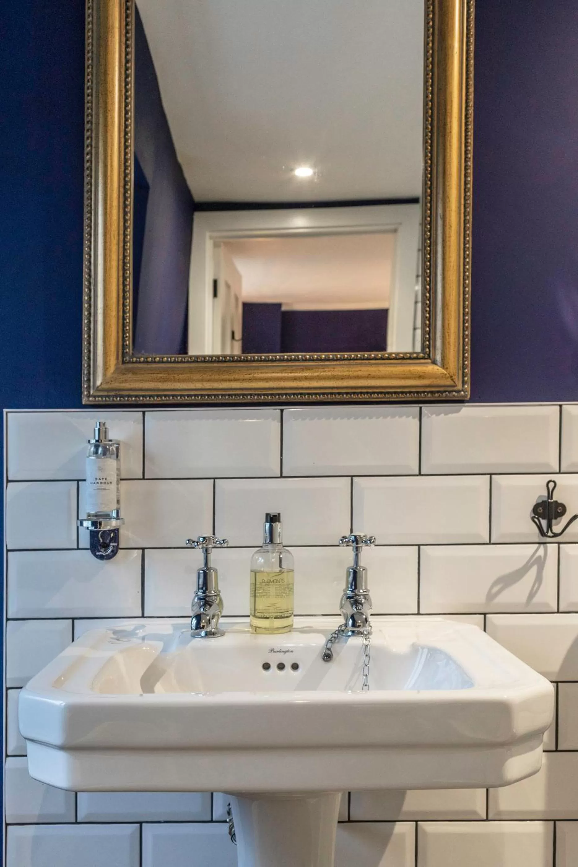 Twin Room with Shower in Church House Inn