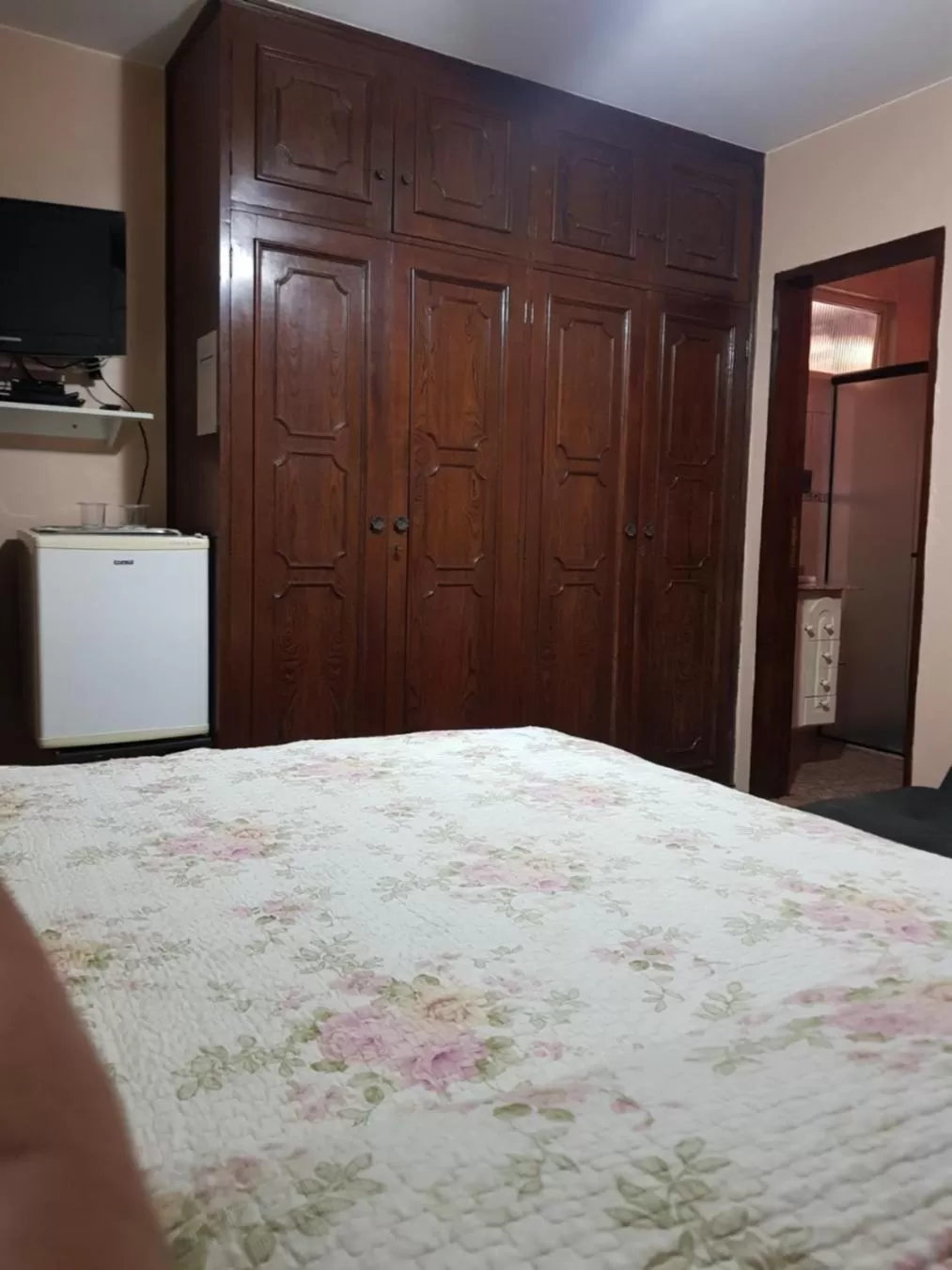 TV and multimedia, Bed in KzaZendf Cama e Cafe Asa Sul