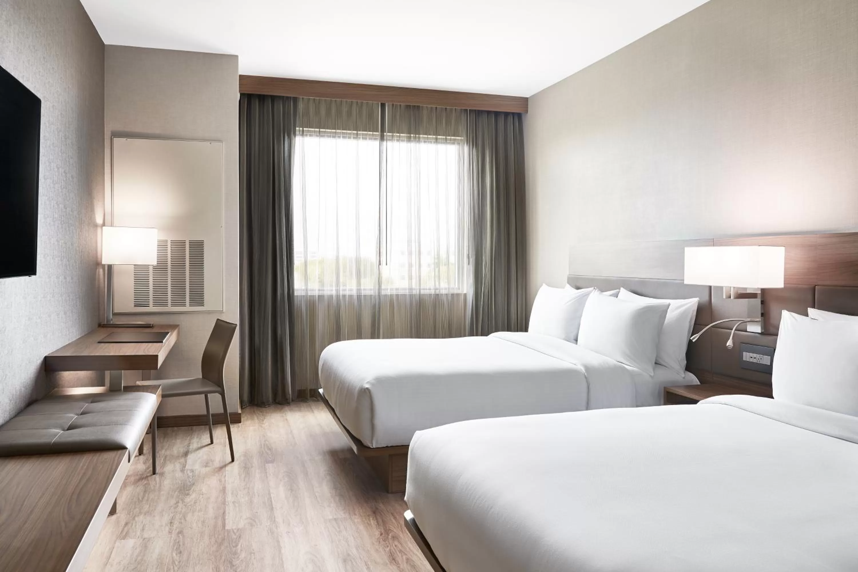 Bed in AC Hotel by Marriott Miami Airport West/Doral