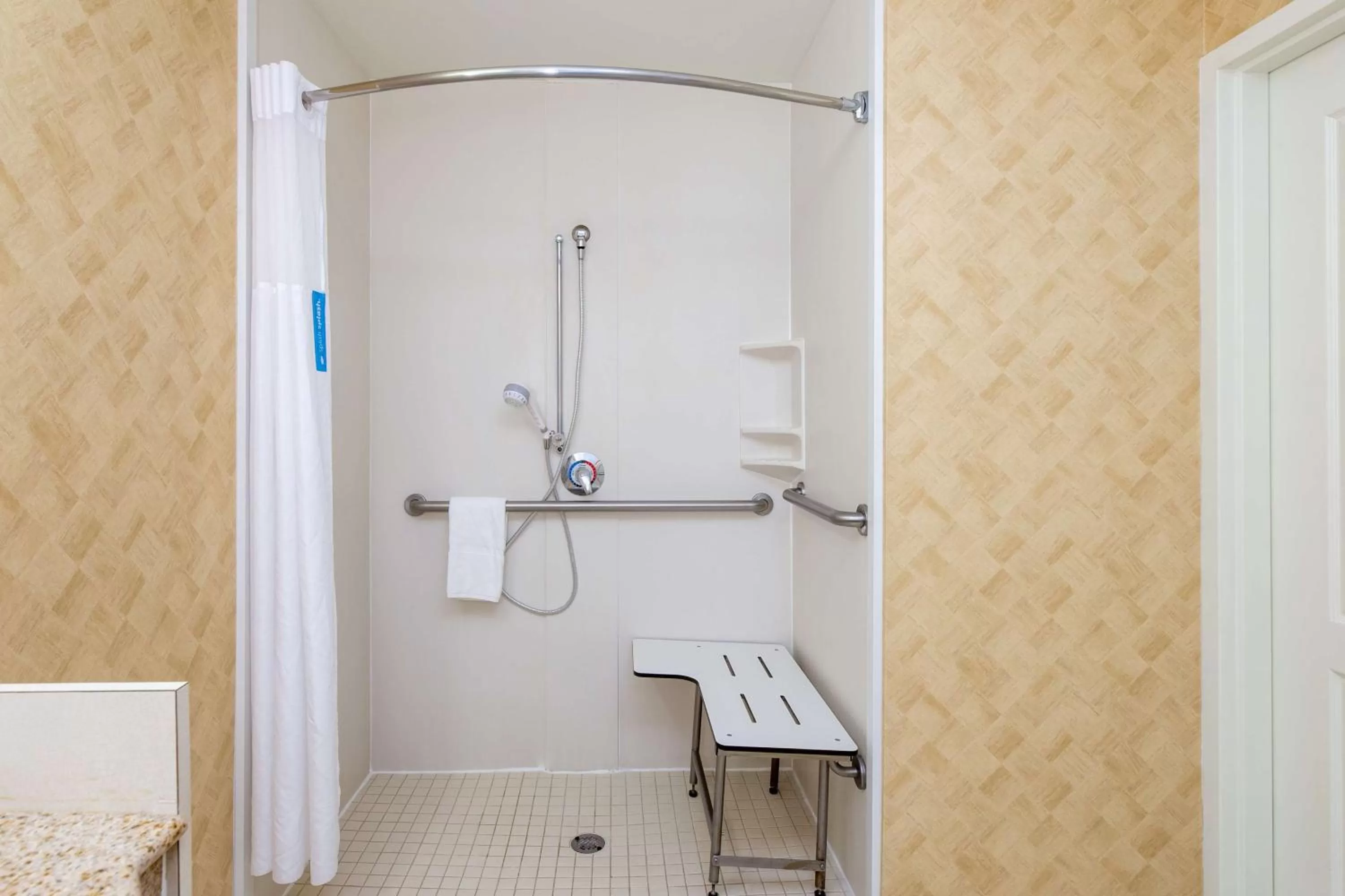 Bathroom in Hampton Inn & Suites Jacksonville Deerwood Park