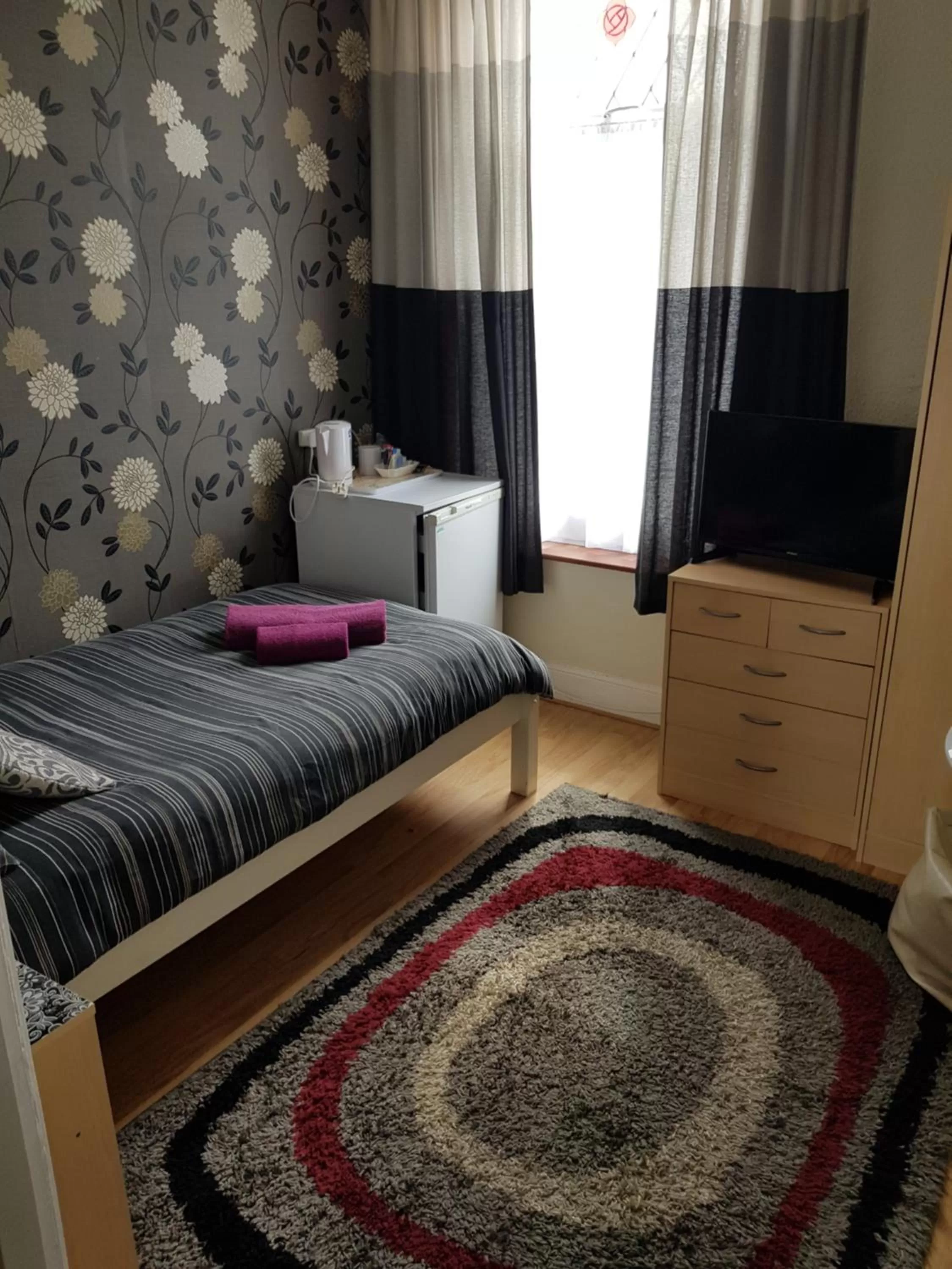 Bedroom, Bed in Sunnyside Hotel