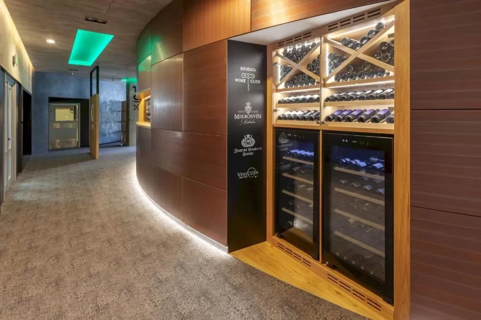 Restaurant/places to eat in STEELHOUSE Hotel