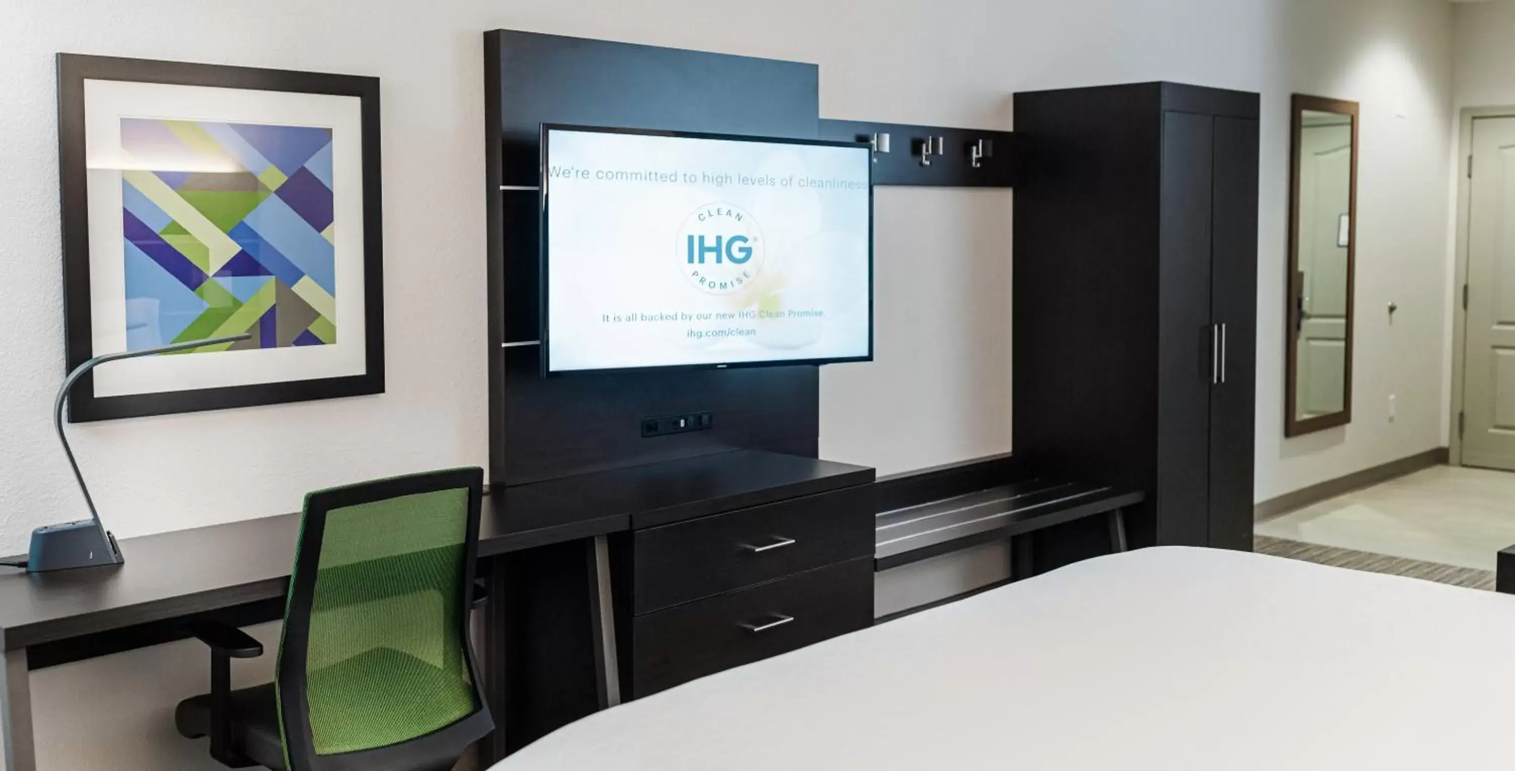 King Room - Disability Access in Holiday Inn Express - Andalusia by IHG King Room - Disability Access in Holiday Inn Express - Andalusia by IHG